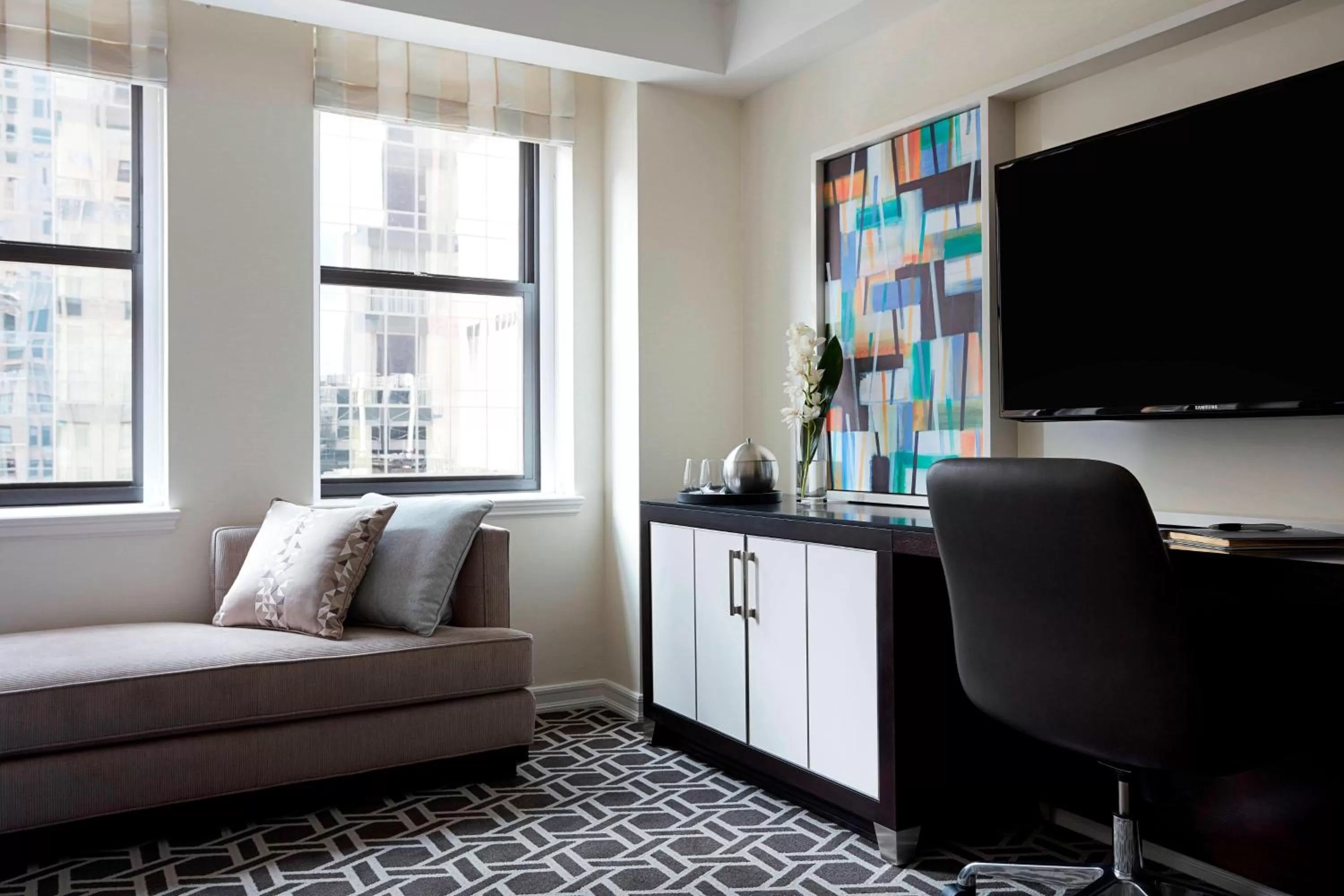 Photo of the whole room in JW Marriott Essex House New York