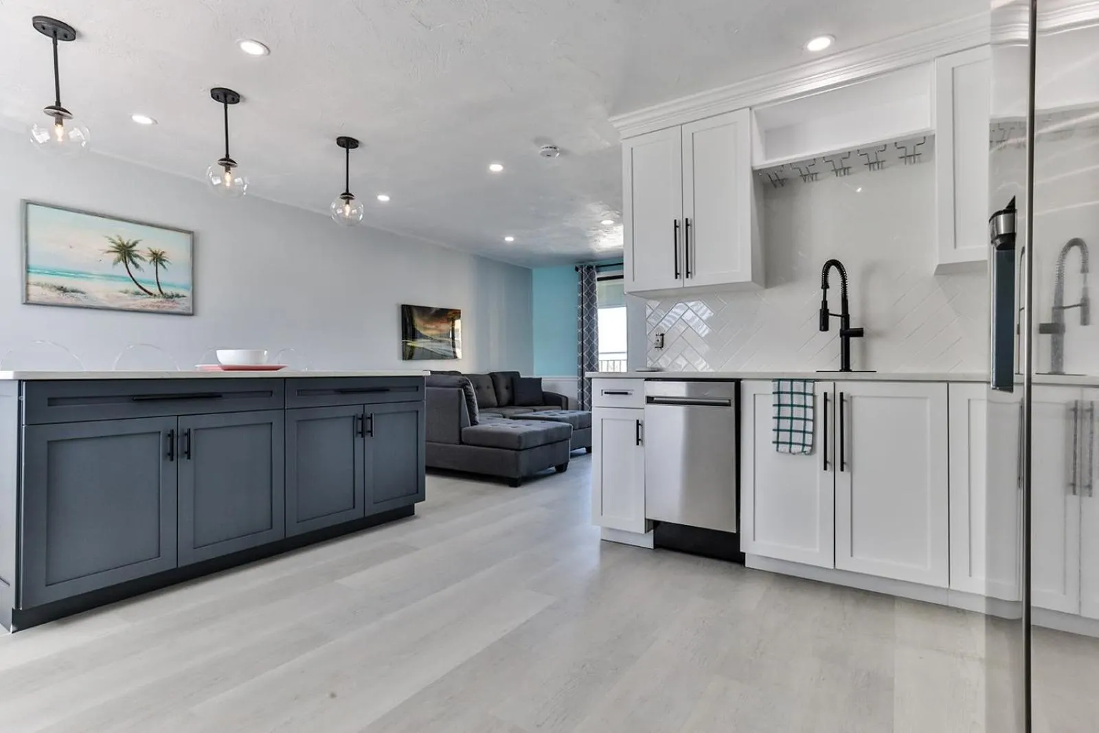 Kitchen or kitchenette in Coastal Waters