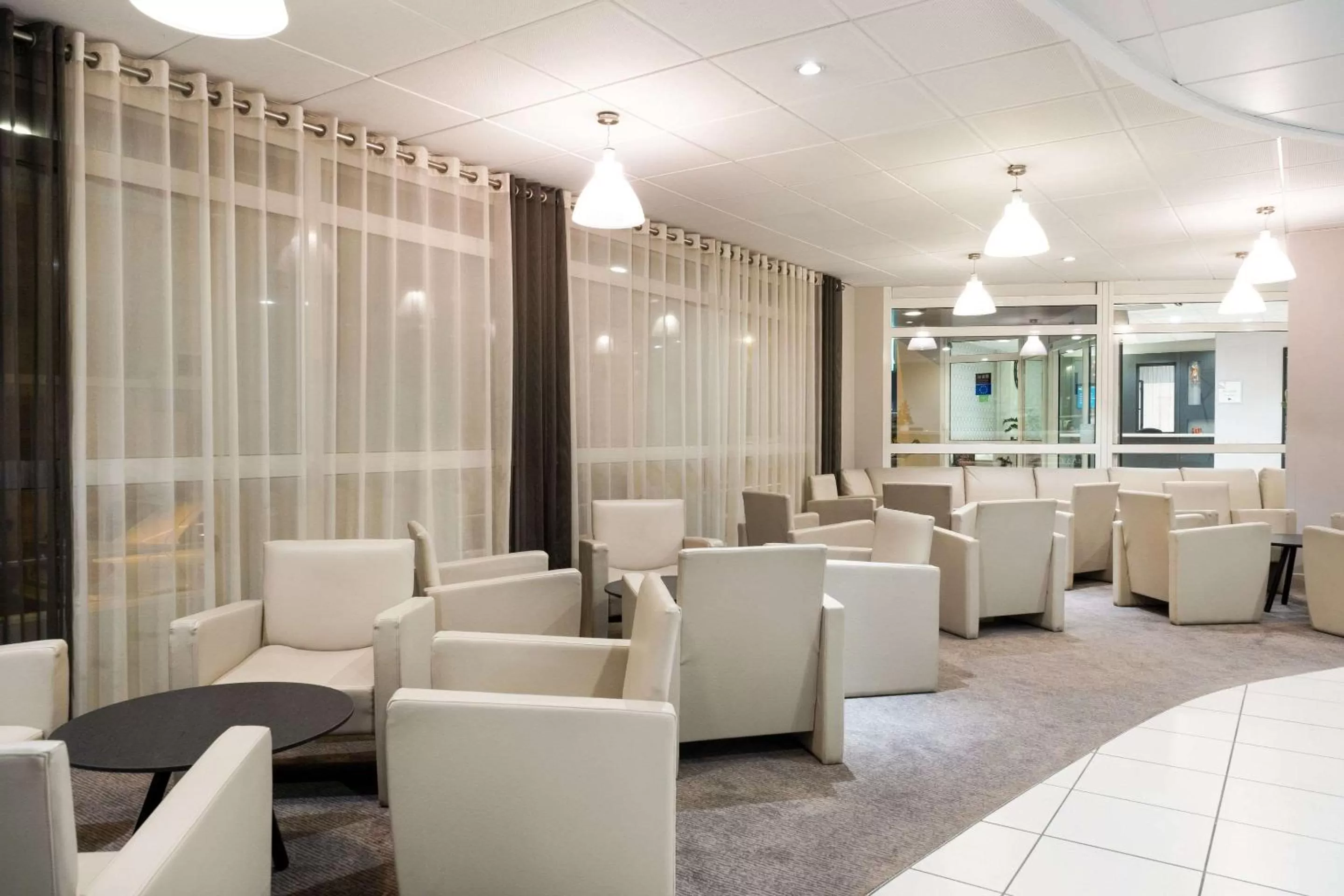Lounge or bar in Quality Hotel Pau Centre Bosquet