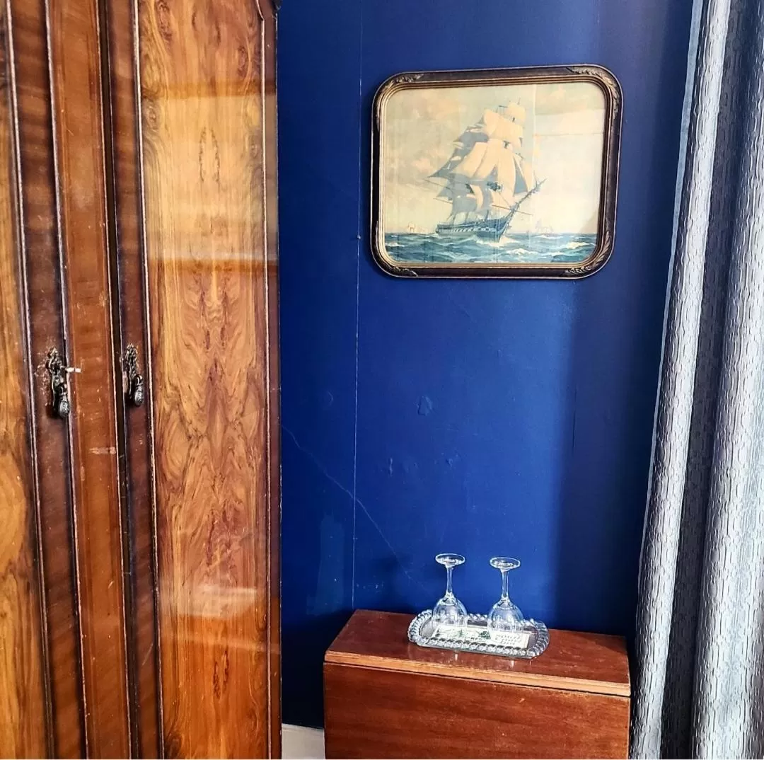 wardrobe in South Court Inn