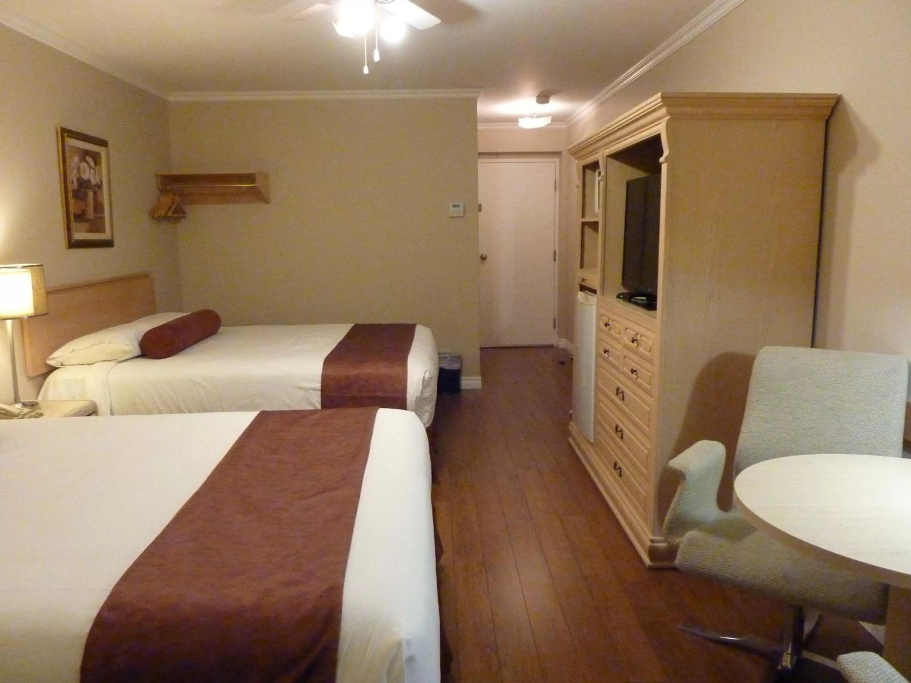 Bed in Motel Becancour