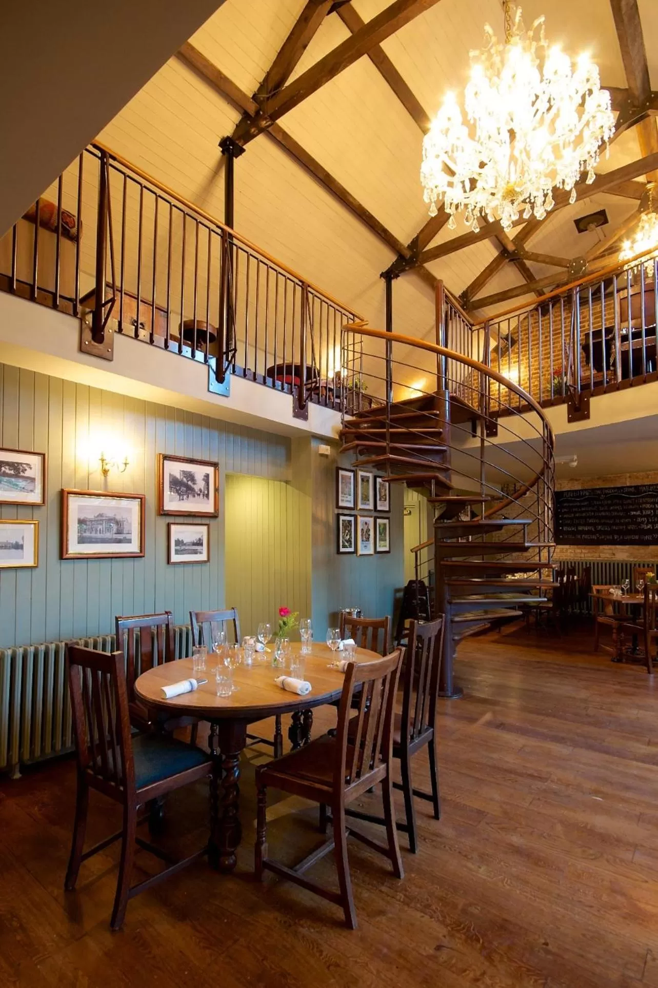 Restaurant/places to eat in Kew Gardens Hotel