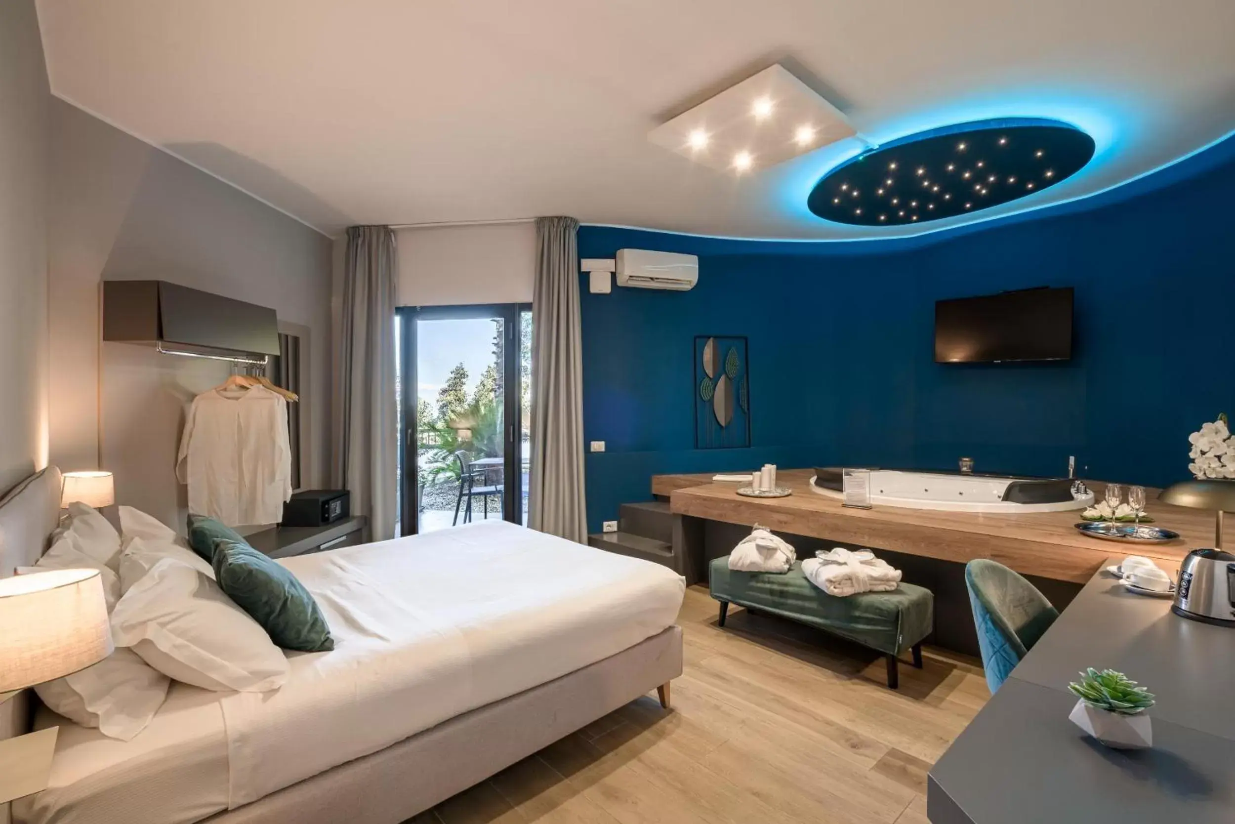 Double Room with Spa Bath in Taormina Palace Hotel Double Room with Spa Bath in Taormina Palace Hotel