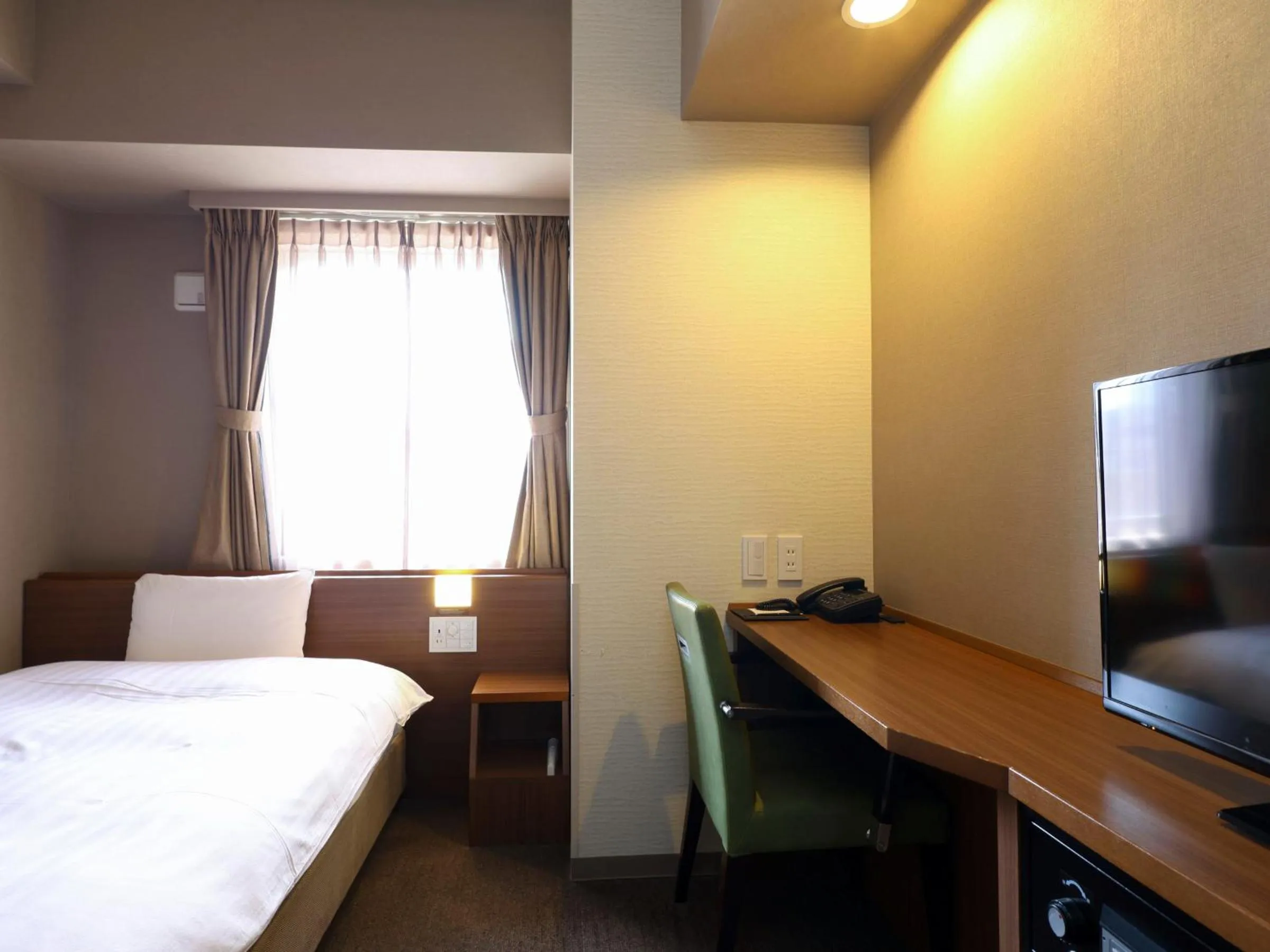 Single Room with Small Double Bed - Smoking in Dormy Inn Tokyo Hatchobori - Natural Hot Spring