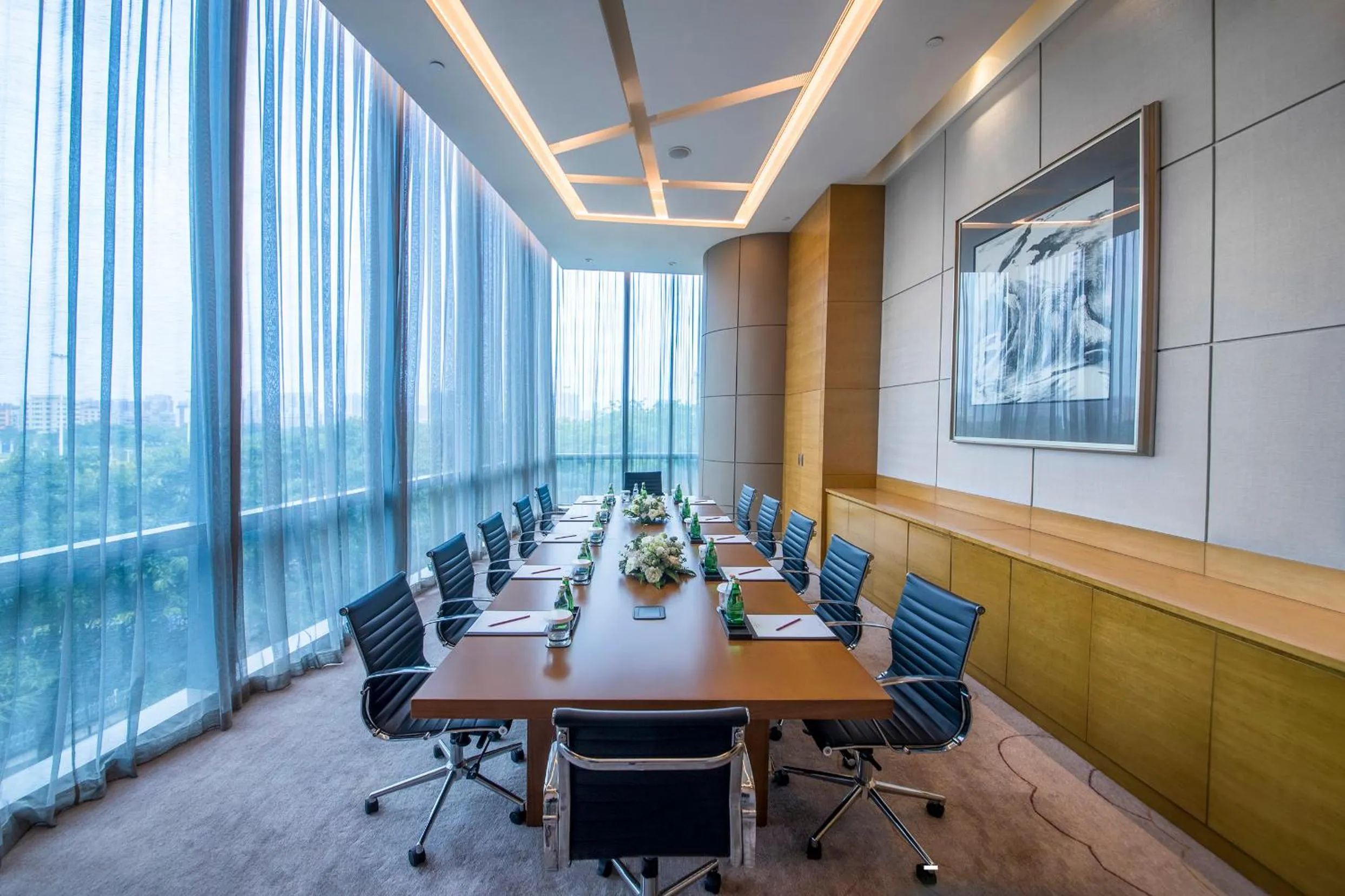 Meeting/conference room in Crowne Plaza Huizhou by IHG