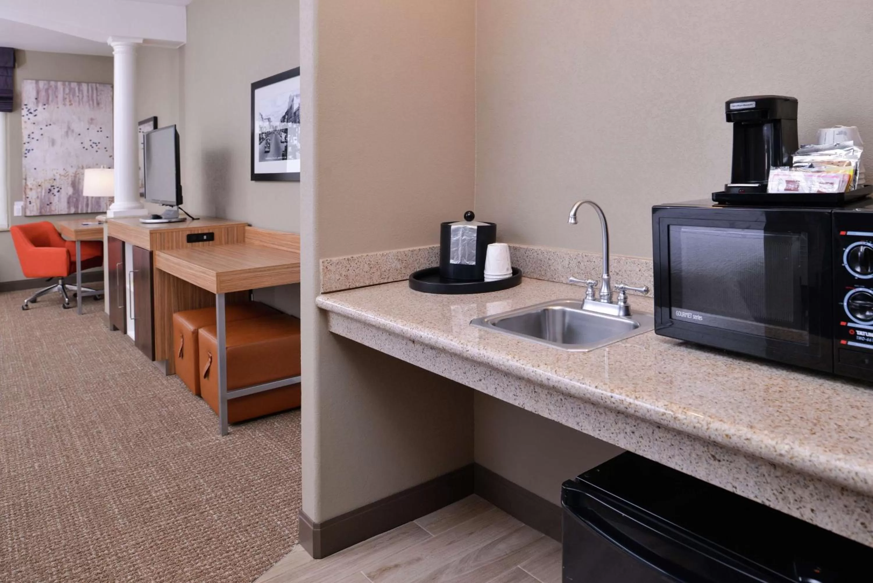 Bedroom in Hampton Inn & Suites Woodland-Sacramento Area