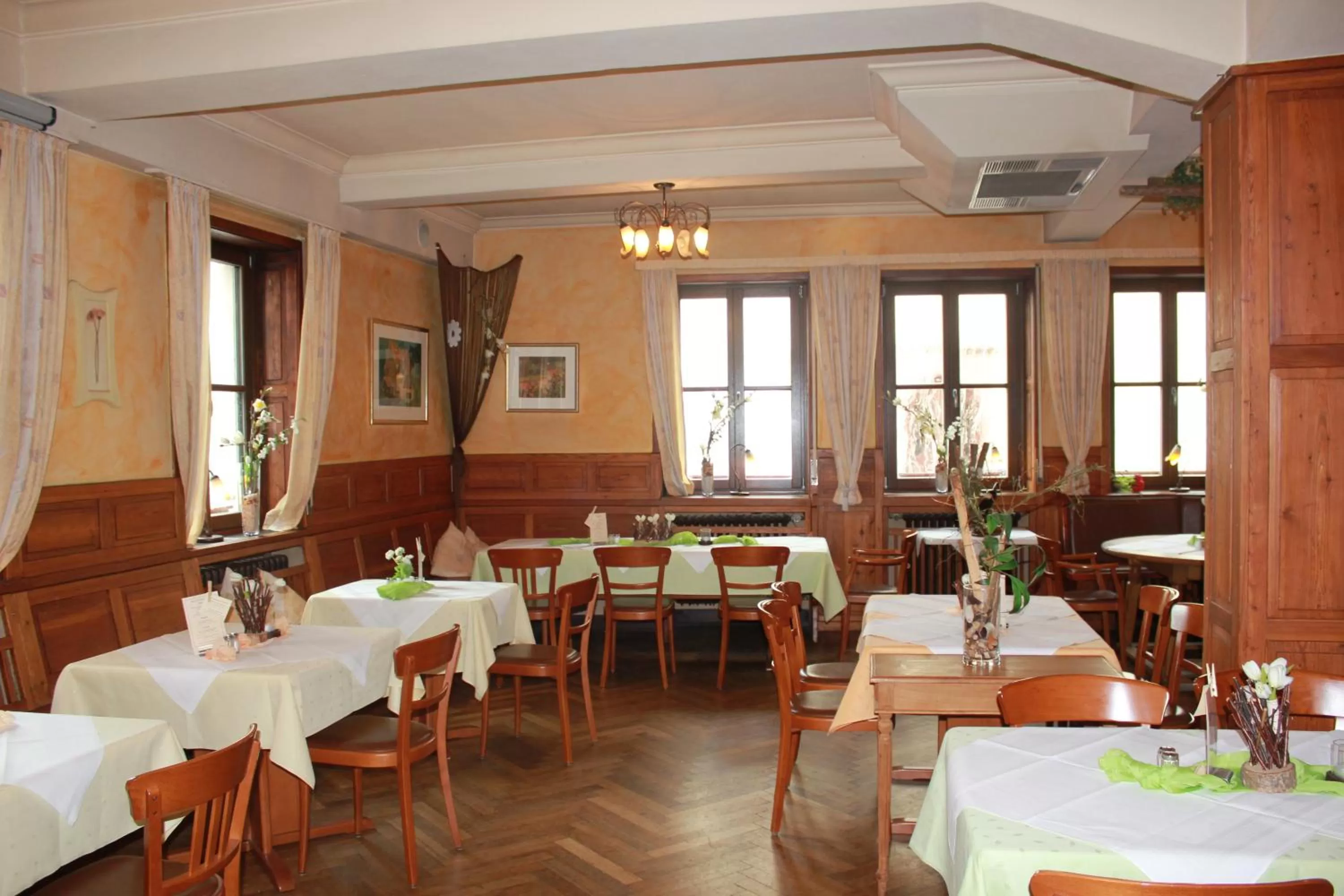 Restaurant/places to eat in Gasthof Weißes Roß