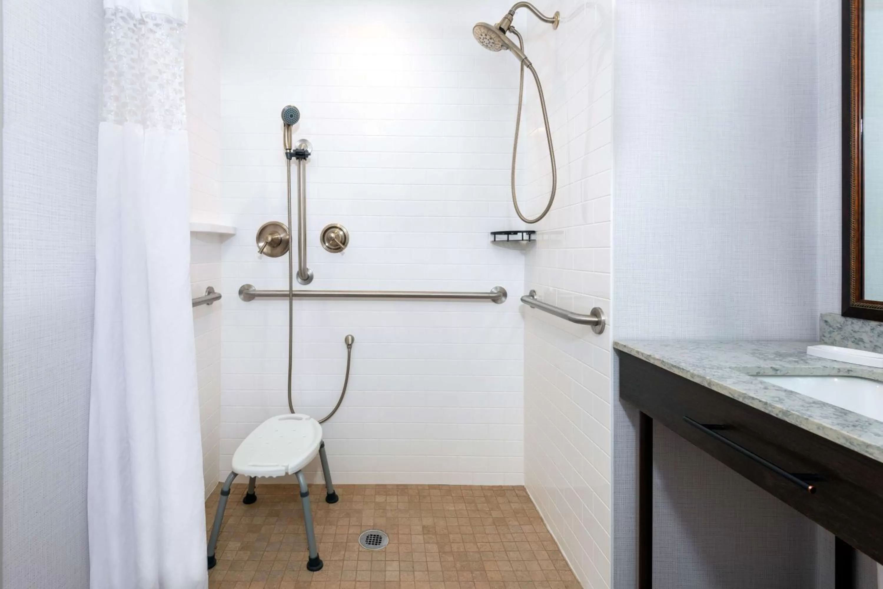 Bathroom in Hampton Inn Buffalo-Williamsville