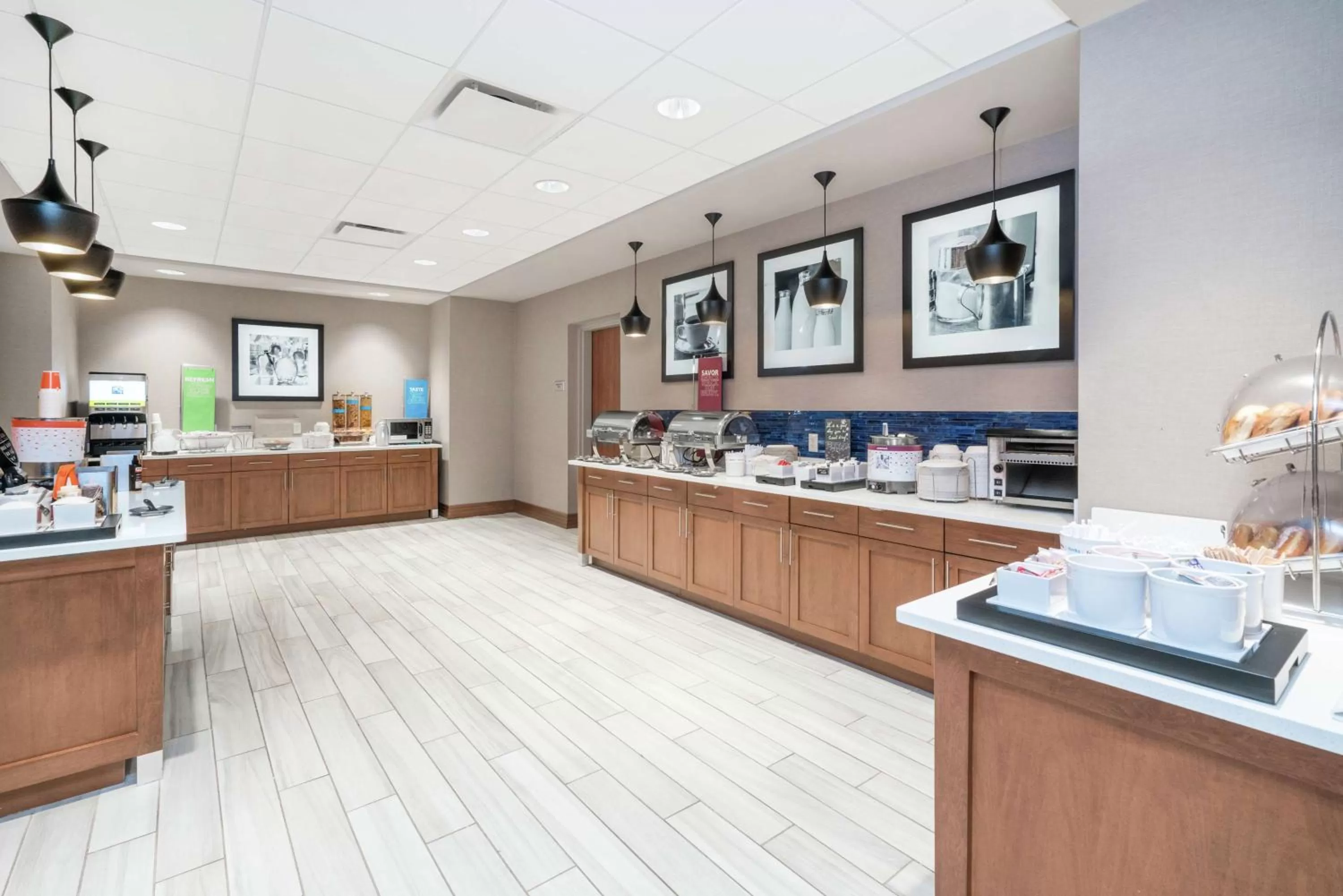 Breakfast in Hampton Inn & Suites Newburgh Stewart Airport, NY