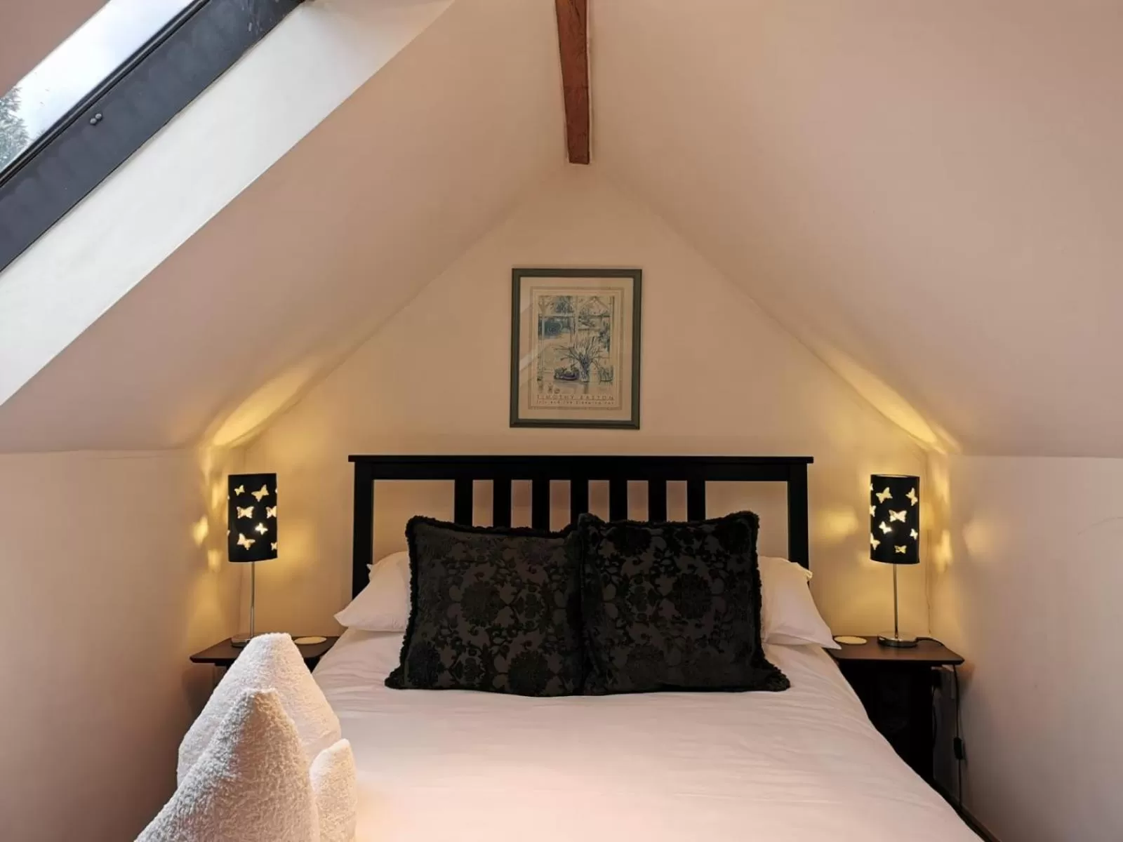 Bed in The Compasses Inn