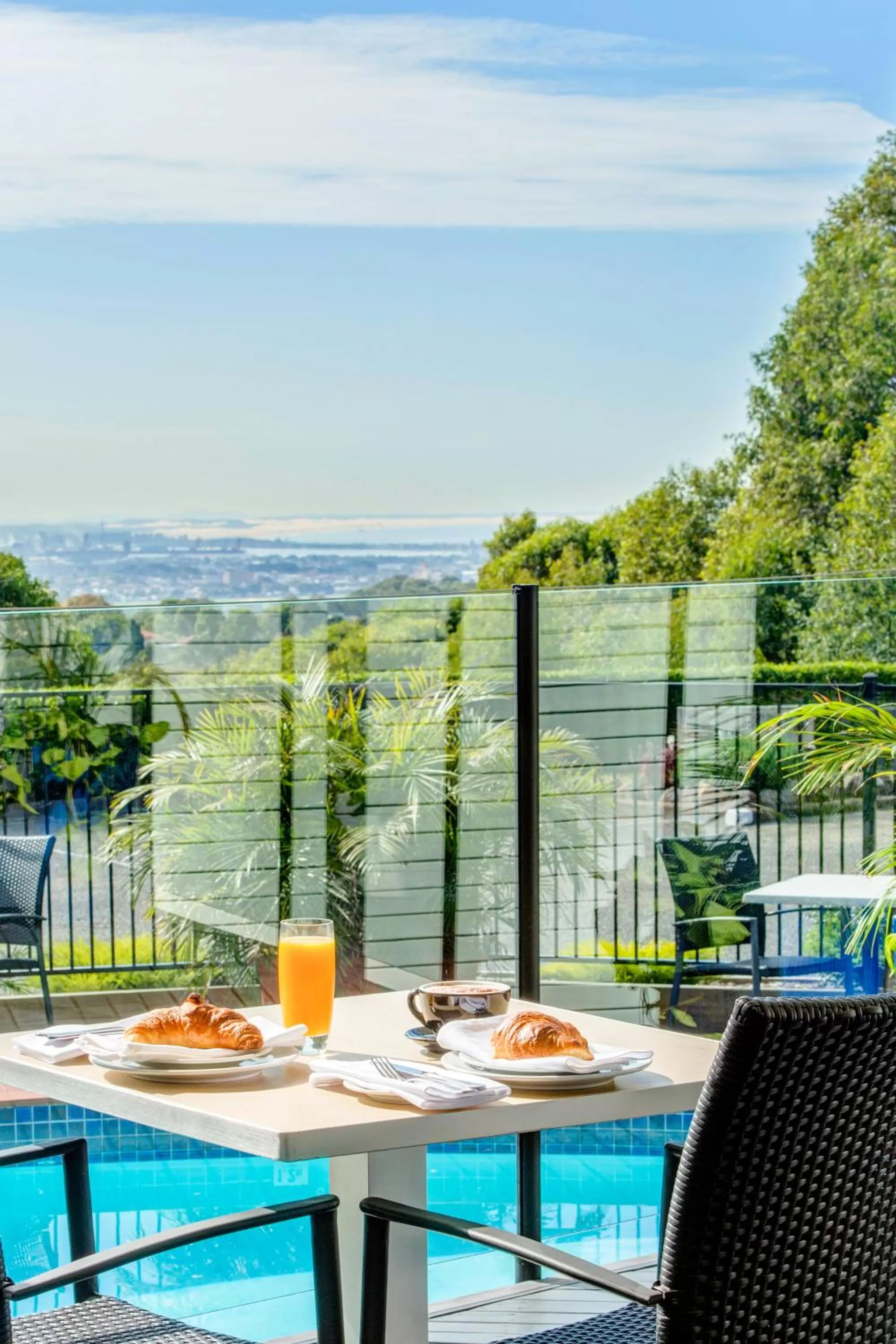 Restaurant/places to eat in Mercure Charlestown