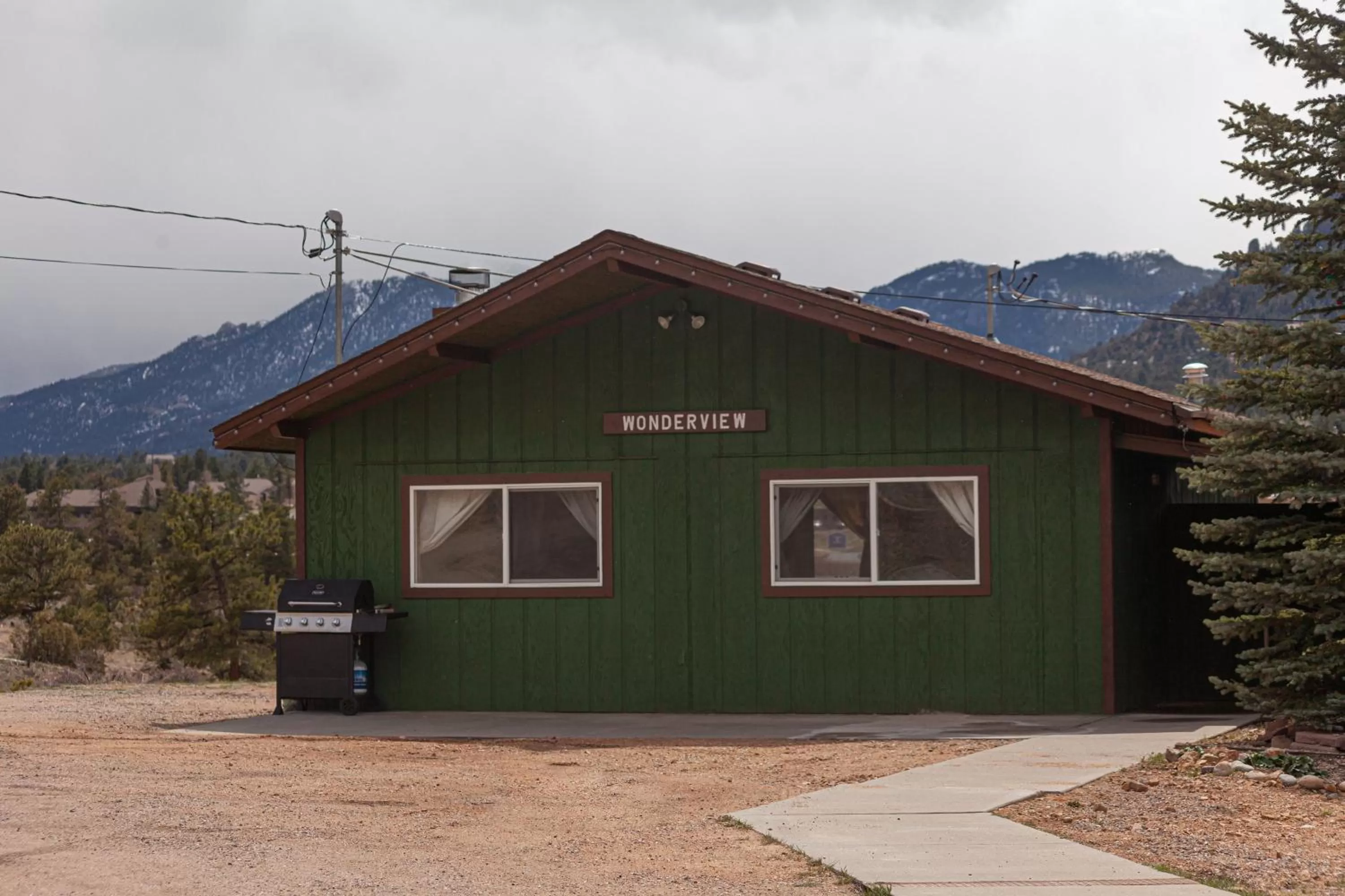 Family Room with Lake View in Estes Lake Lodge