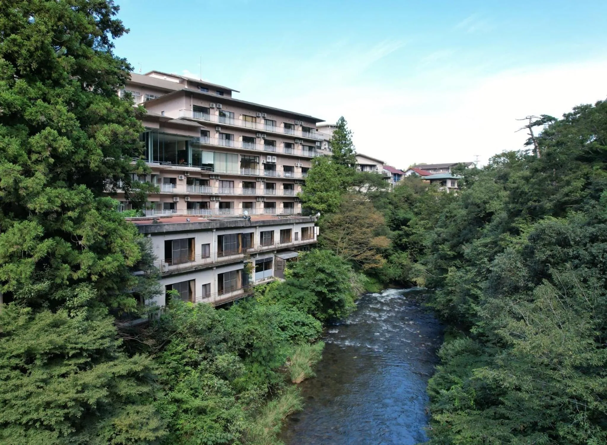 Property building in Shirasagiyu Tawaraya