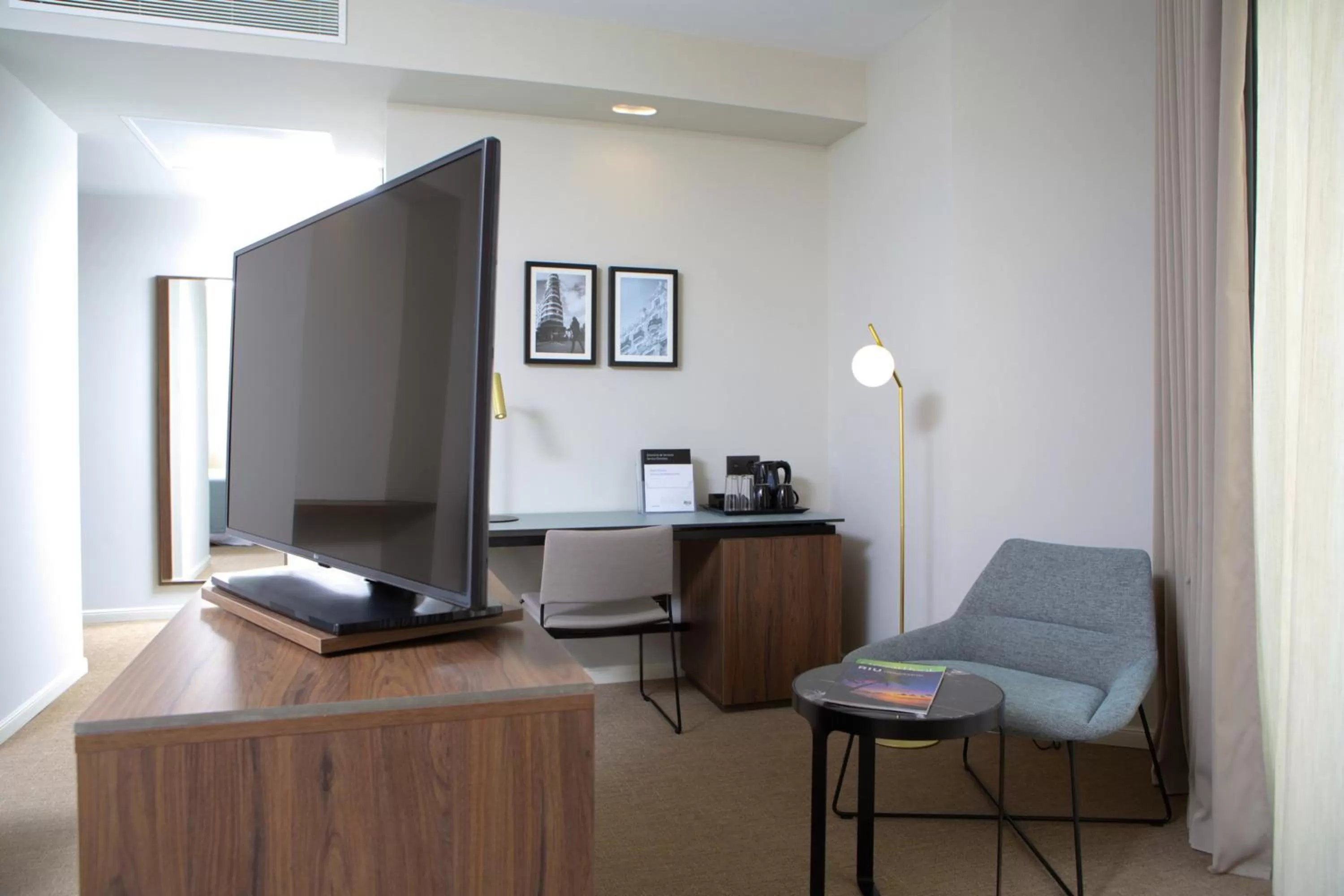 TV and multimedia in Riu Plaza España