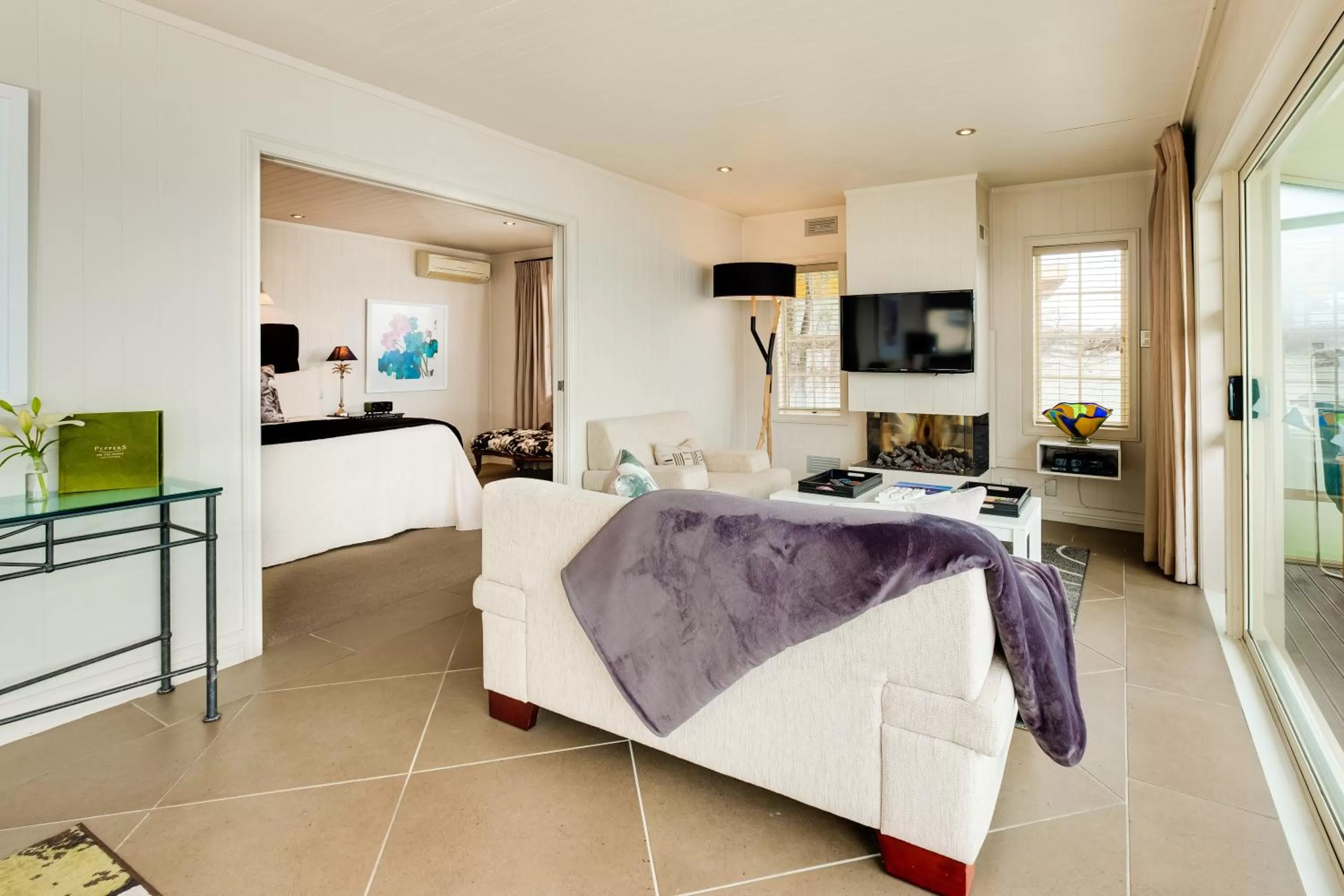 Photo of the whole room, Bed in On The Point - Lake Rotorua