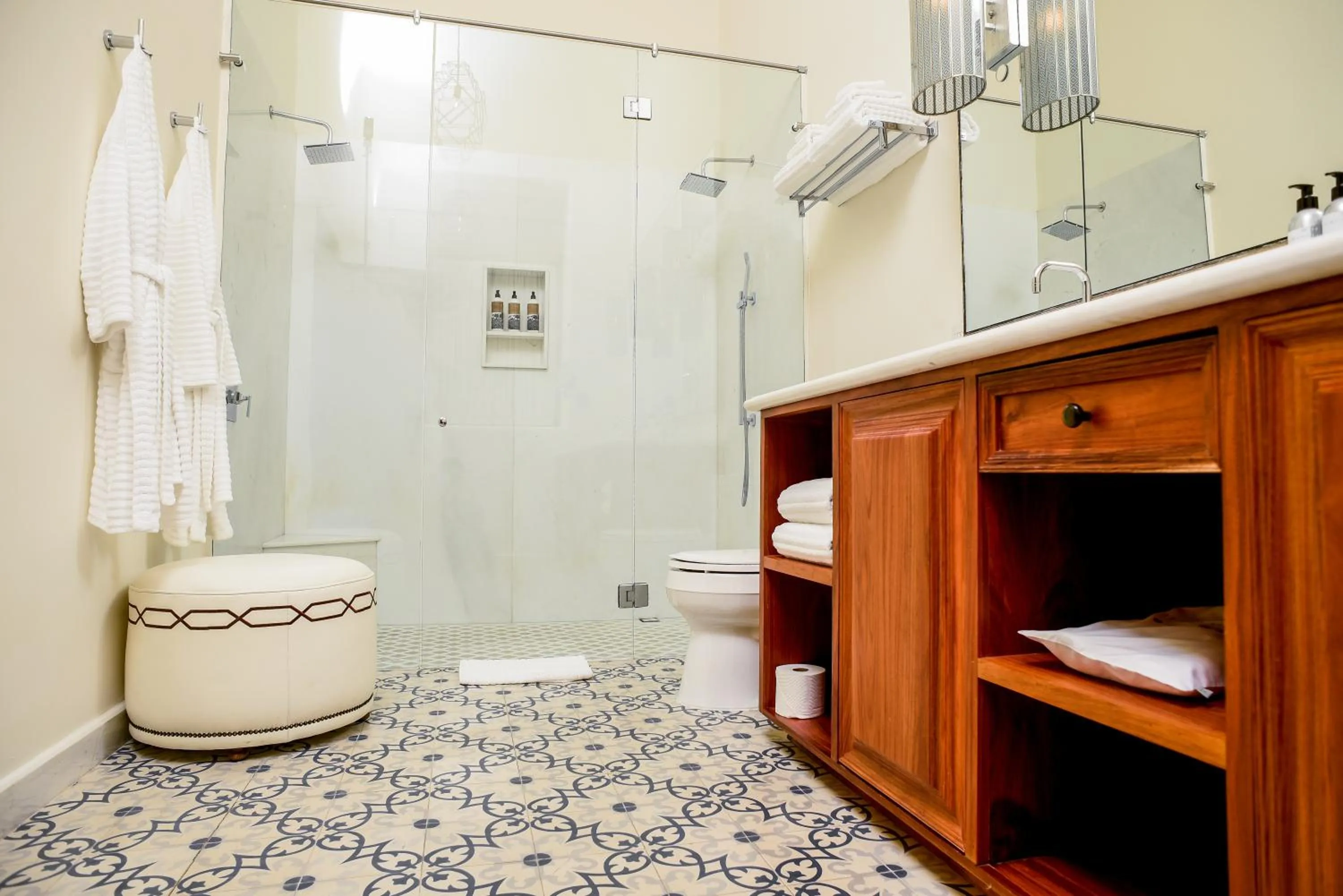 Toilet in Hotel Casa Blanca 7