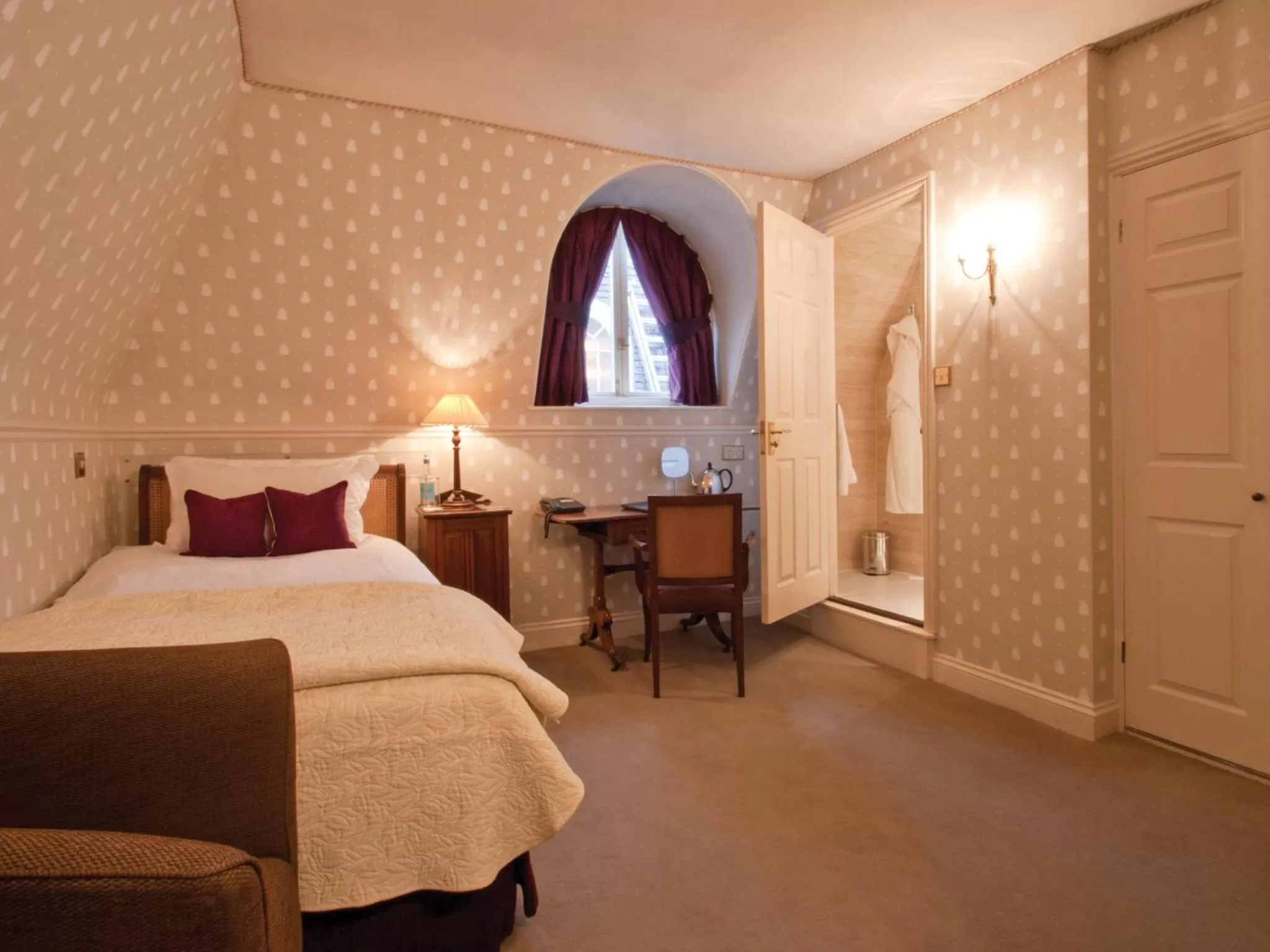 Deluxe Single Room - single occupancy in St Michael's Manor Hotel - St Albans