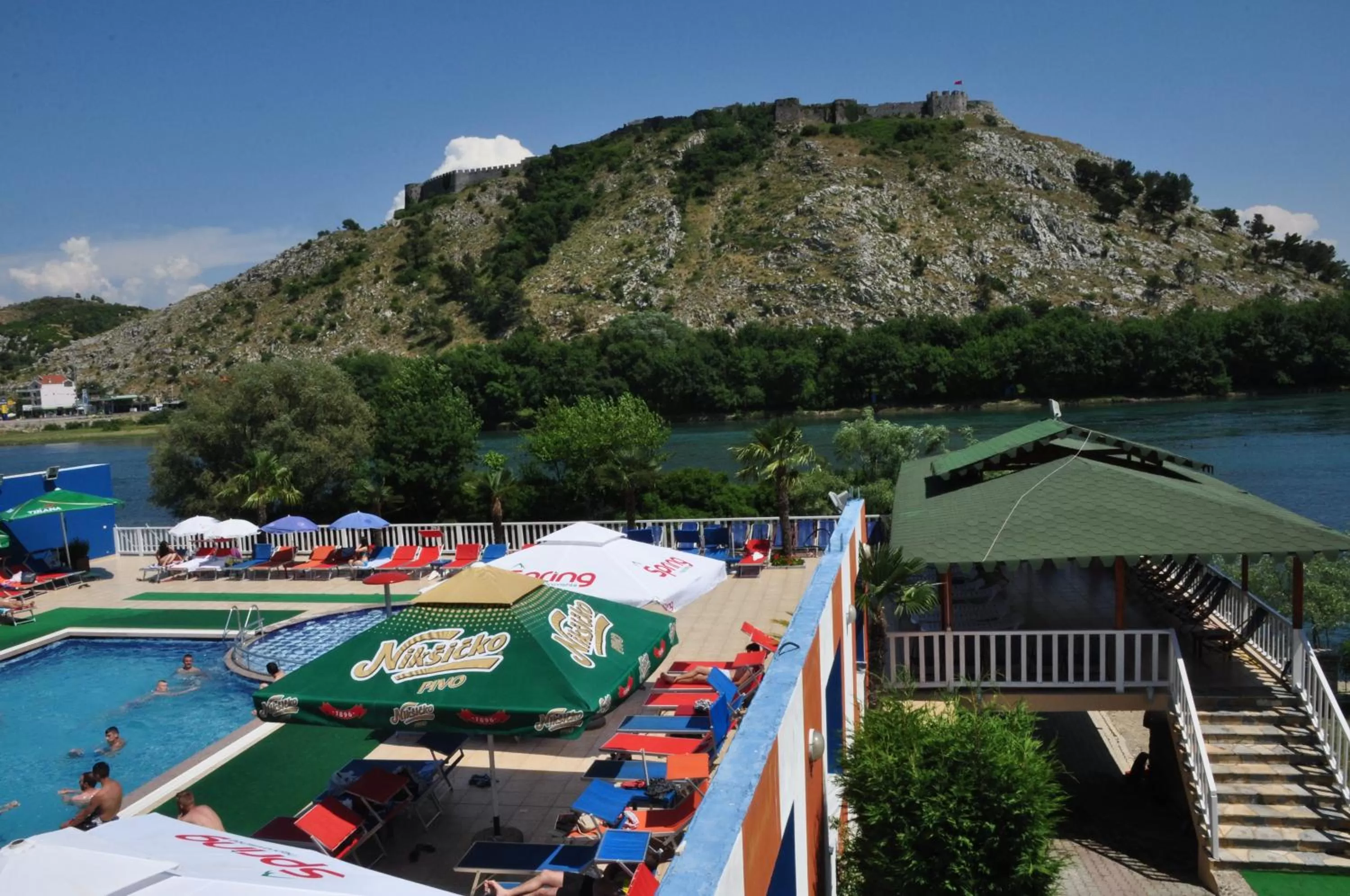 Swimming pool in Buna Park Hotel