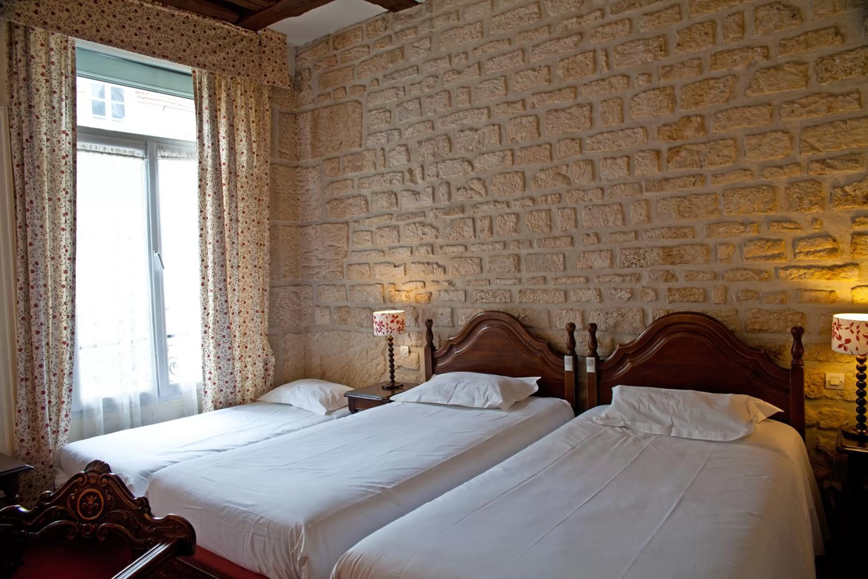 Bed in Tonic Hôtel du Louvre