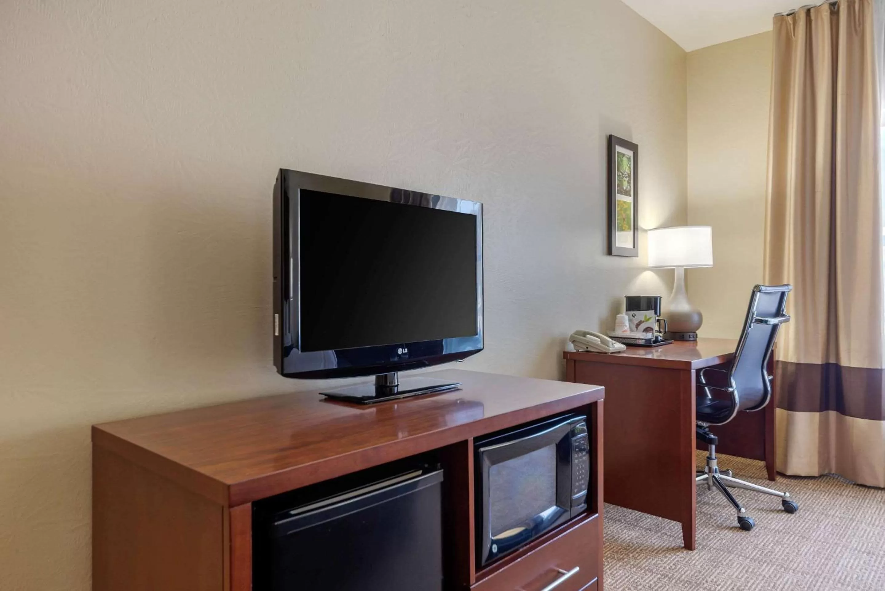 Photo of the whole room in Comfort Inn & Suites Northern Kentucky