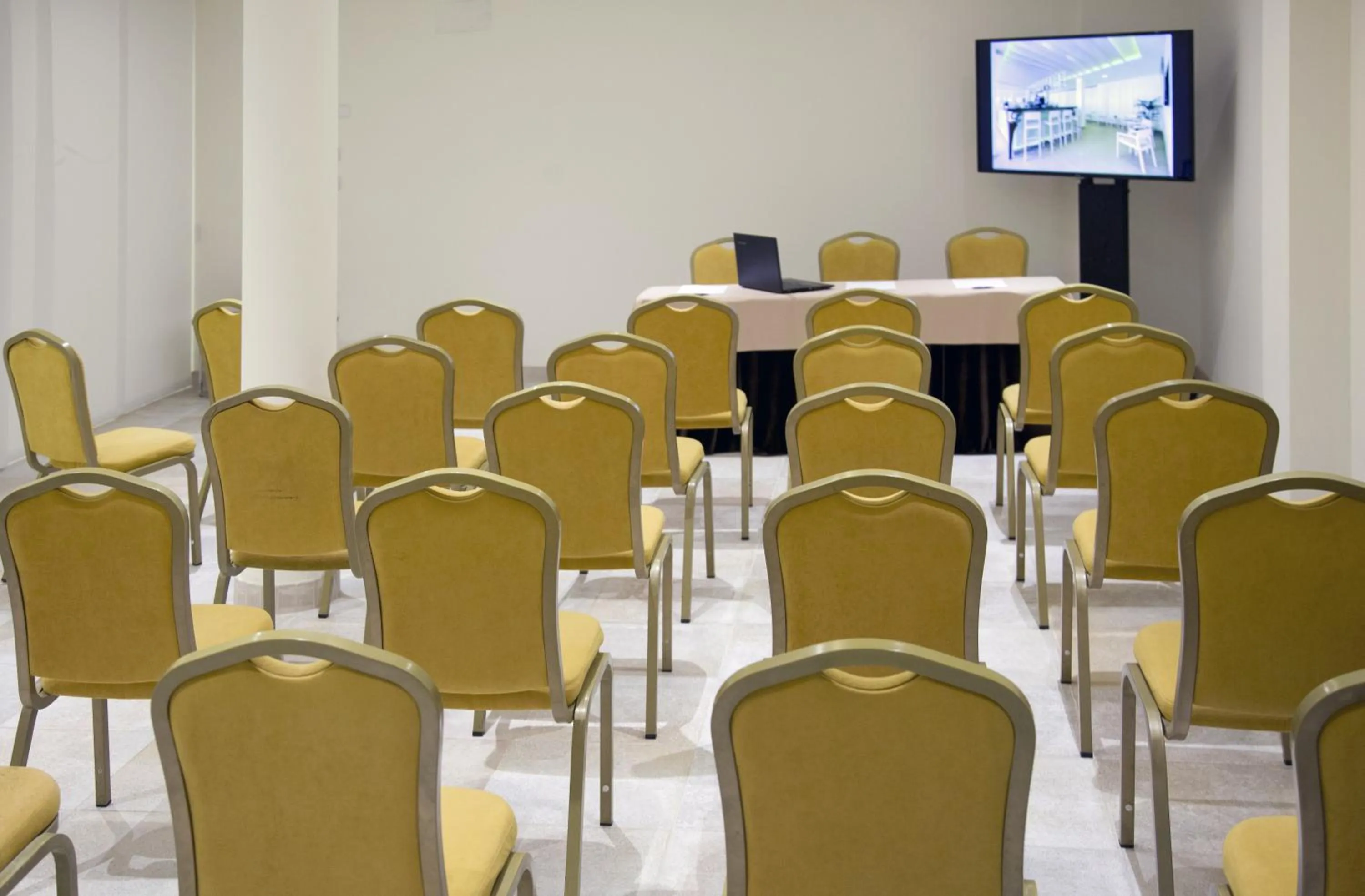 Communal lounge/ TV room in Hotel La Pergola Mallorca