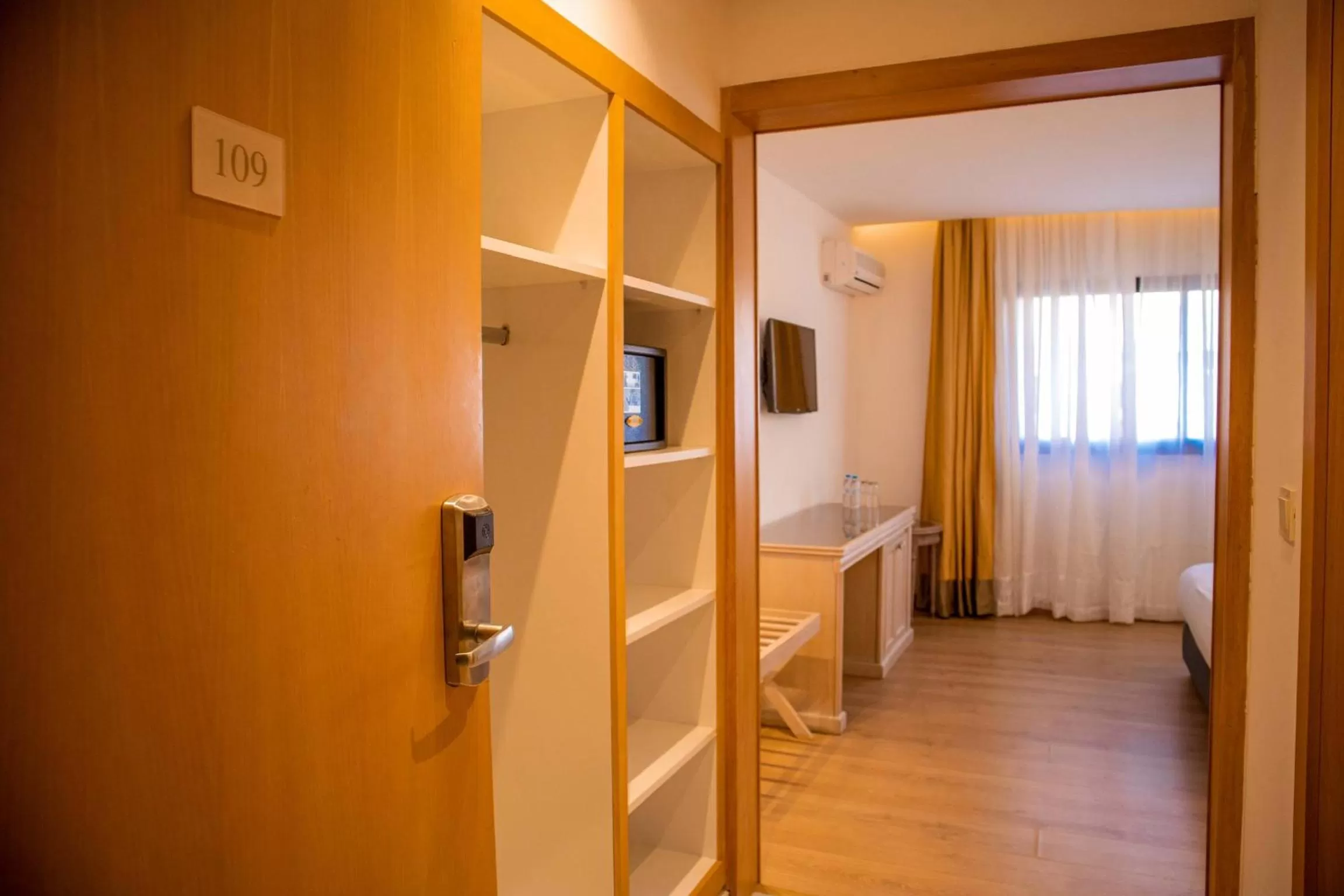 wardrobe, Bed in Sahara Line Hotel