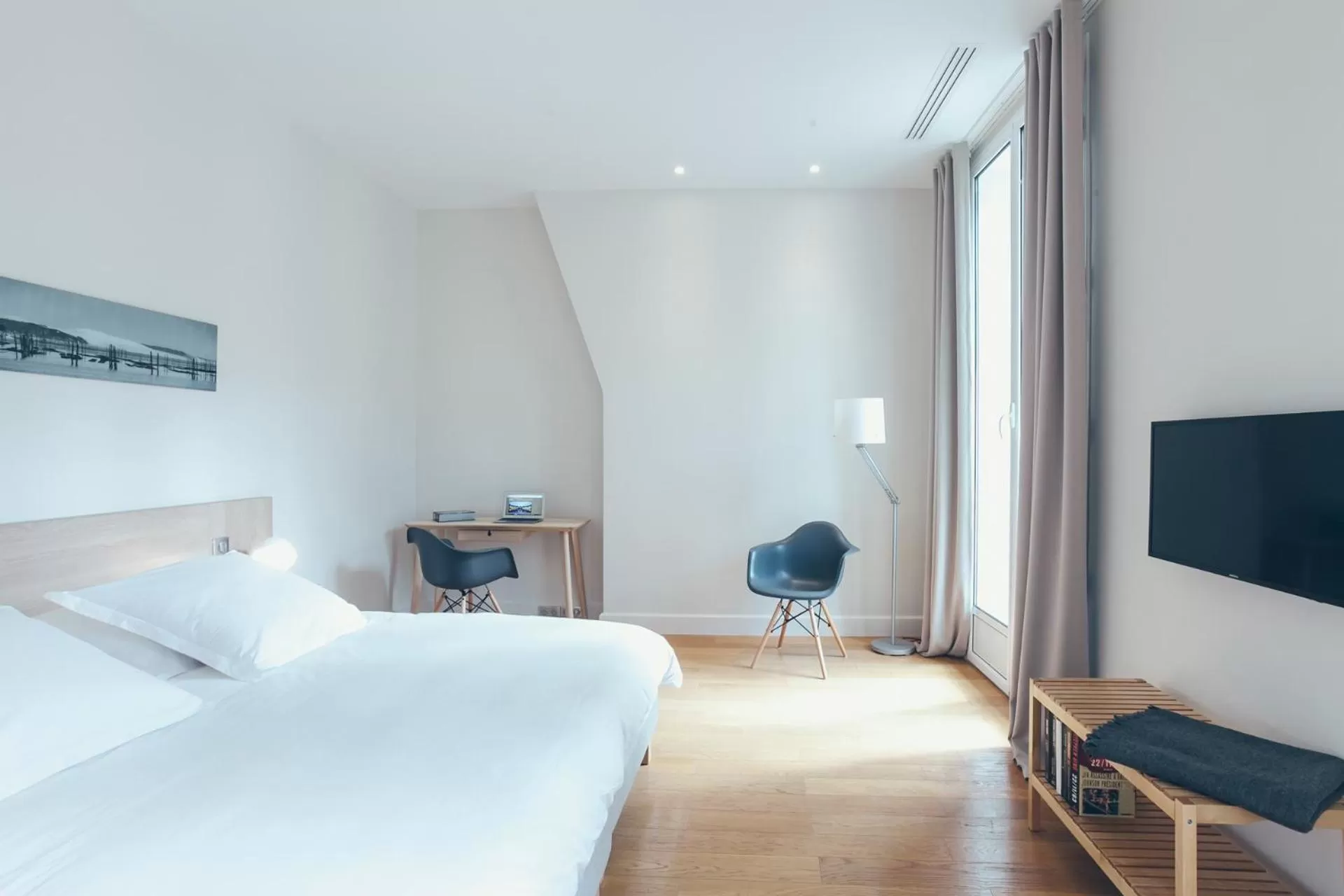 Day, Bed in Appartement T4 cours de l'intendance