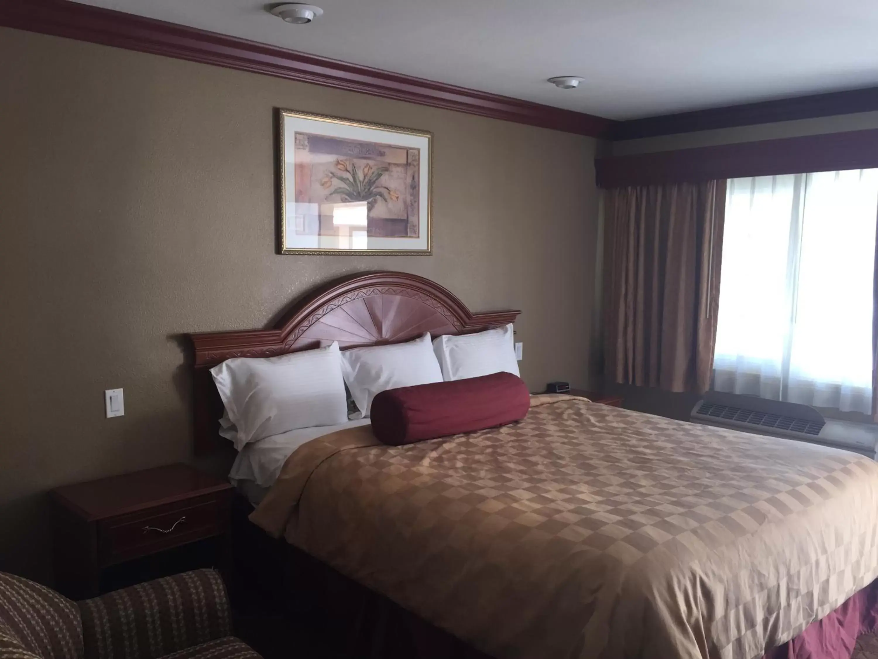 Standard Queen Room in Thunderbird Lodge Standard Queen Room in Thunderbird Lodge