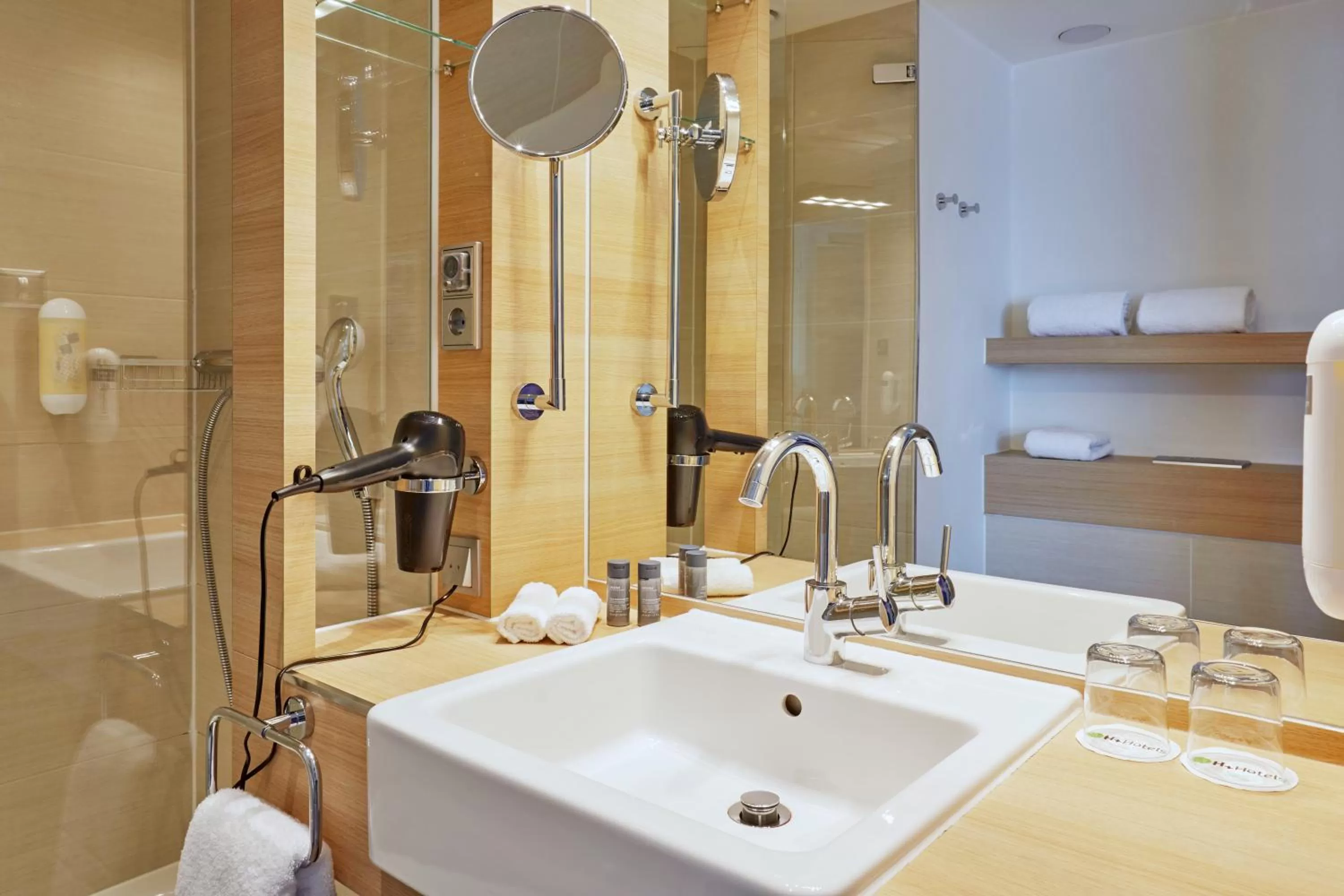 Bathroom in H+ Hotel Salzburg