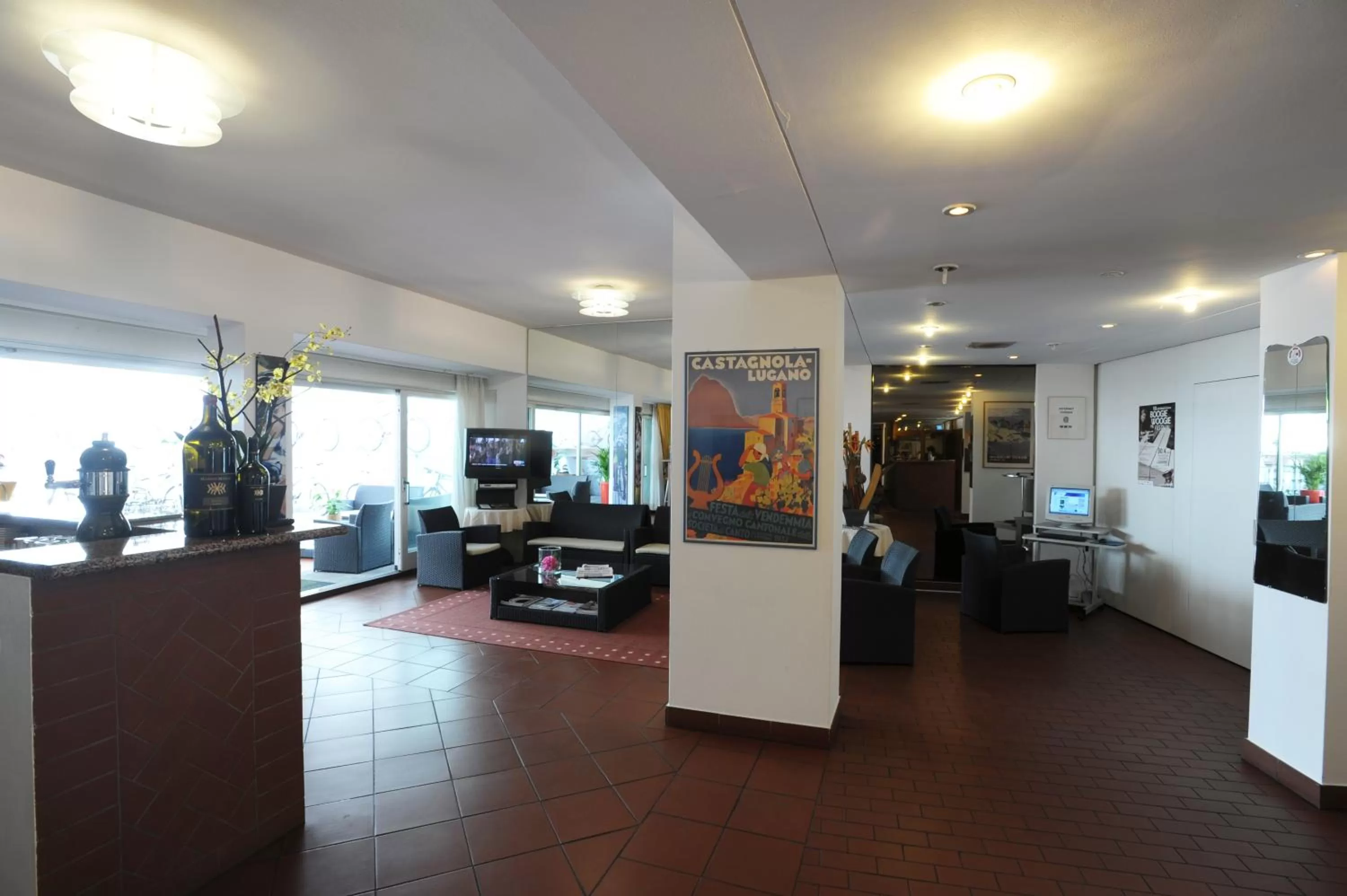 Communal lounge/ TV room in Colorado Hotel