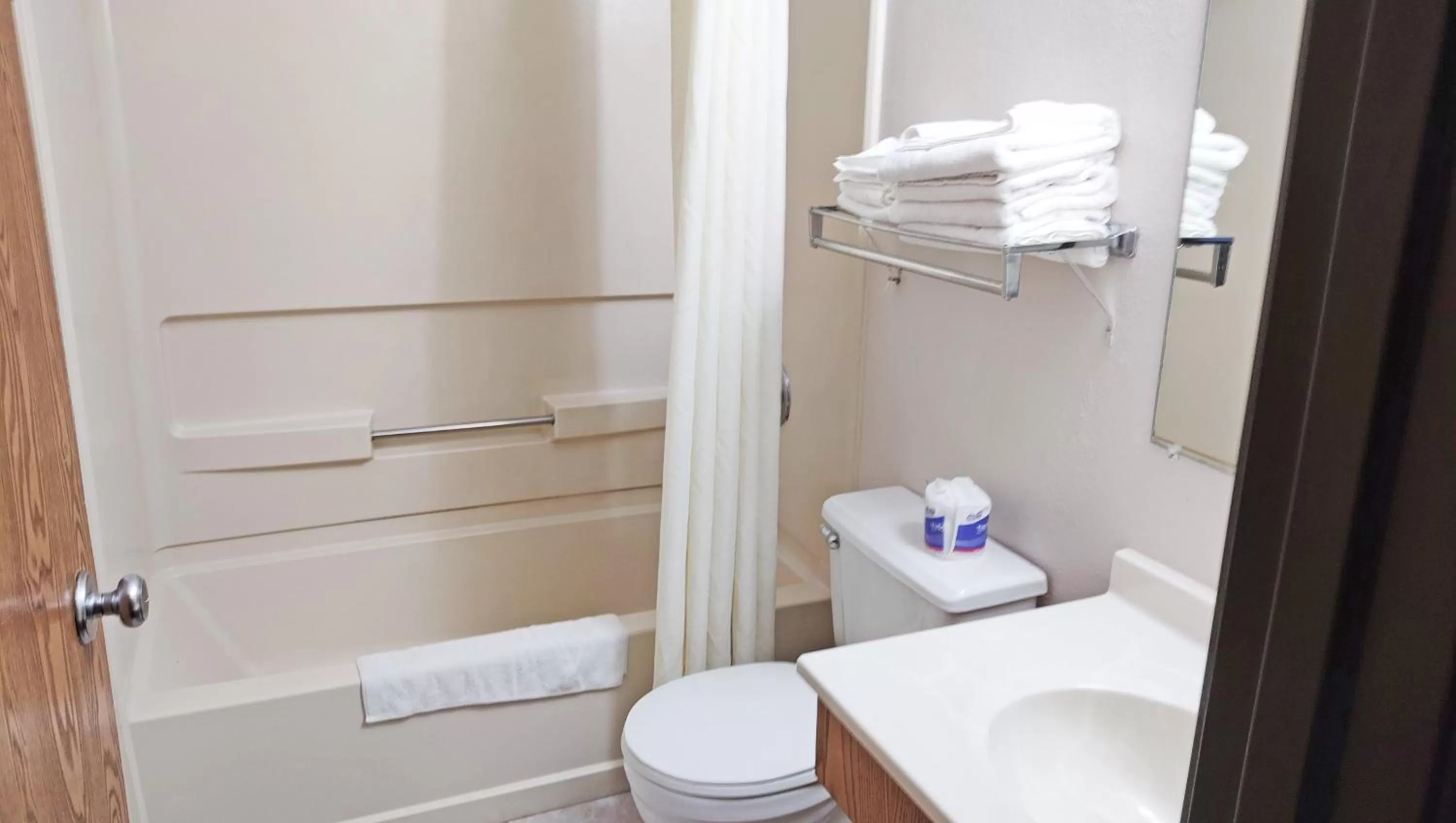 Bathroom in Magnuson Hotel Ironwood