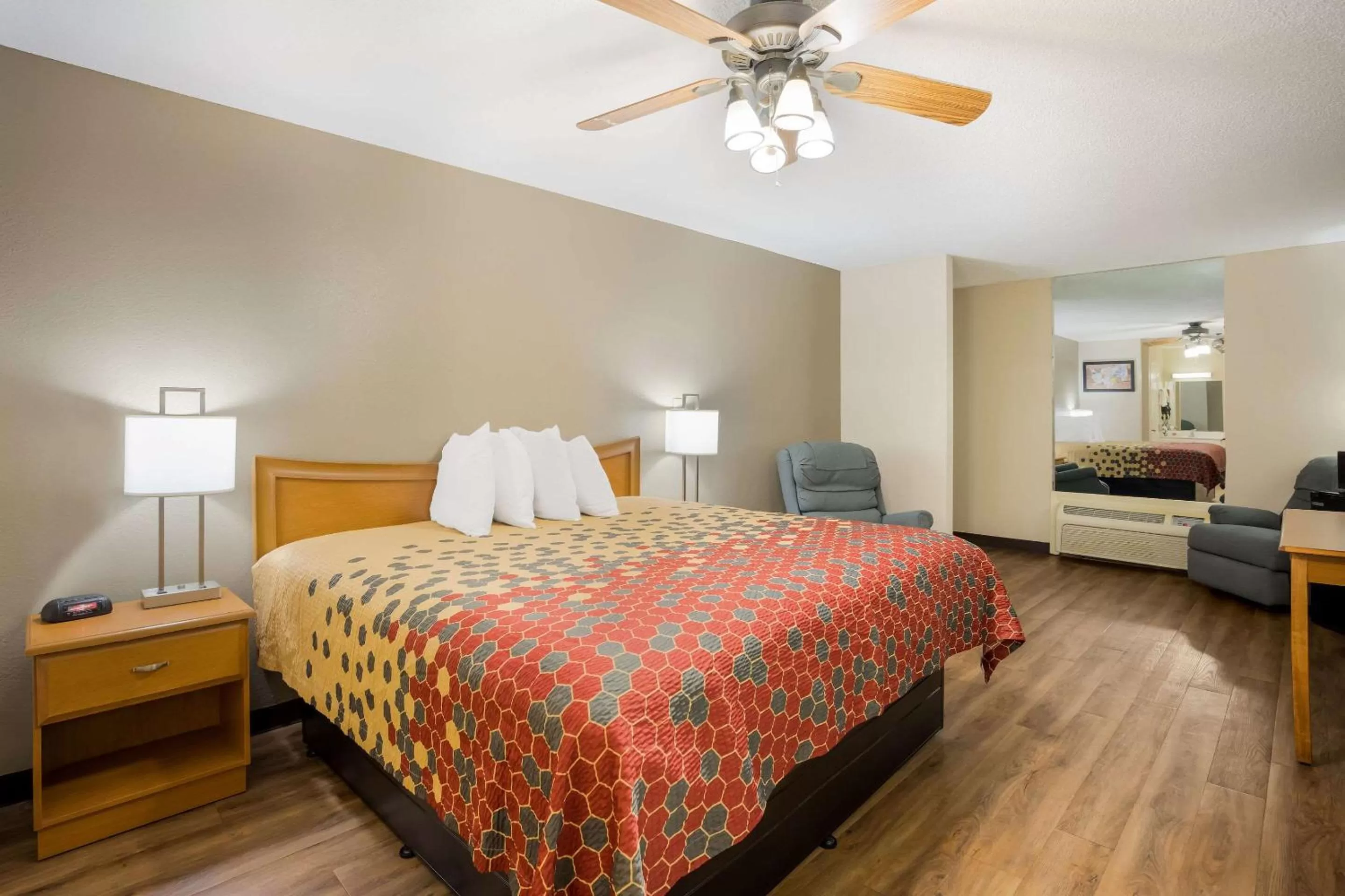 Bedroom in Econo Lodge Live Oak