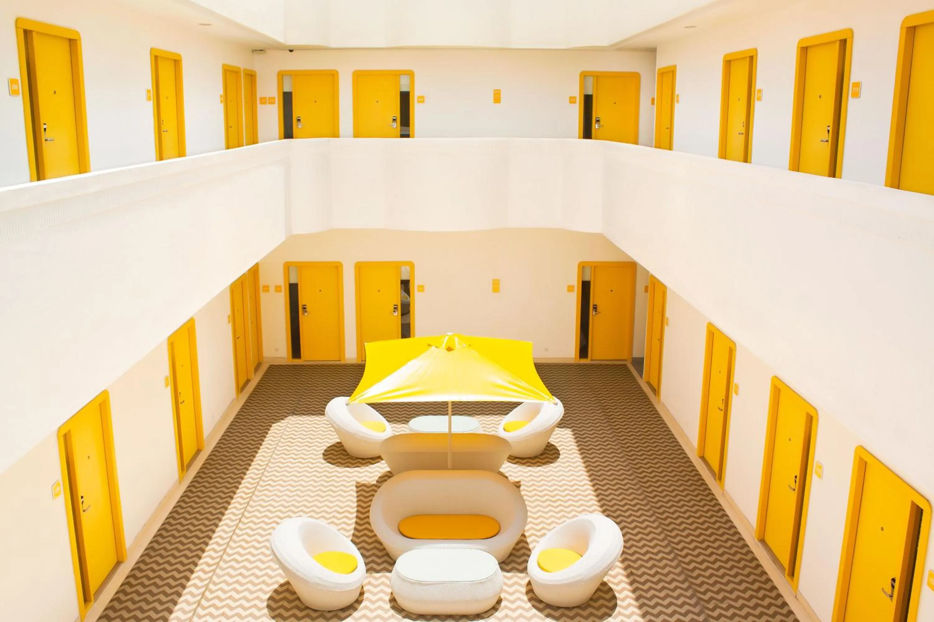 Communal lounge/ TV room in Bloomrooms @ New Delhi Railway Station