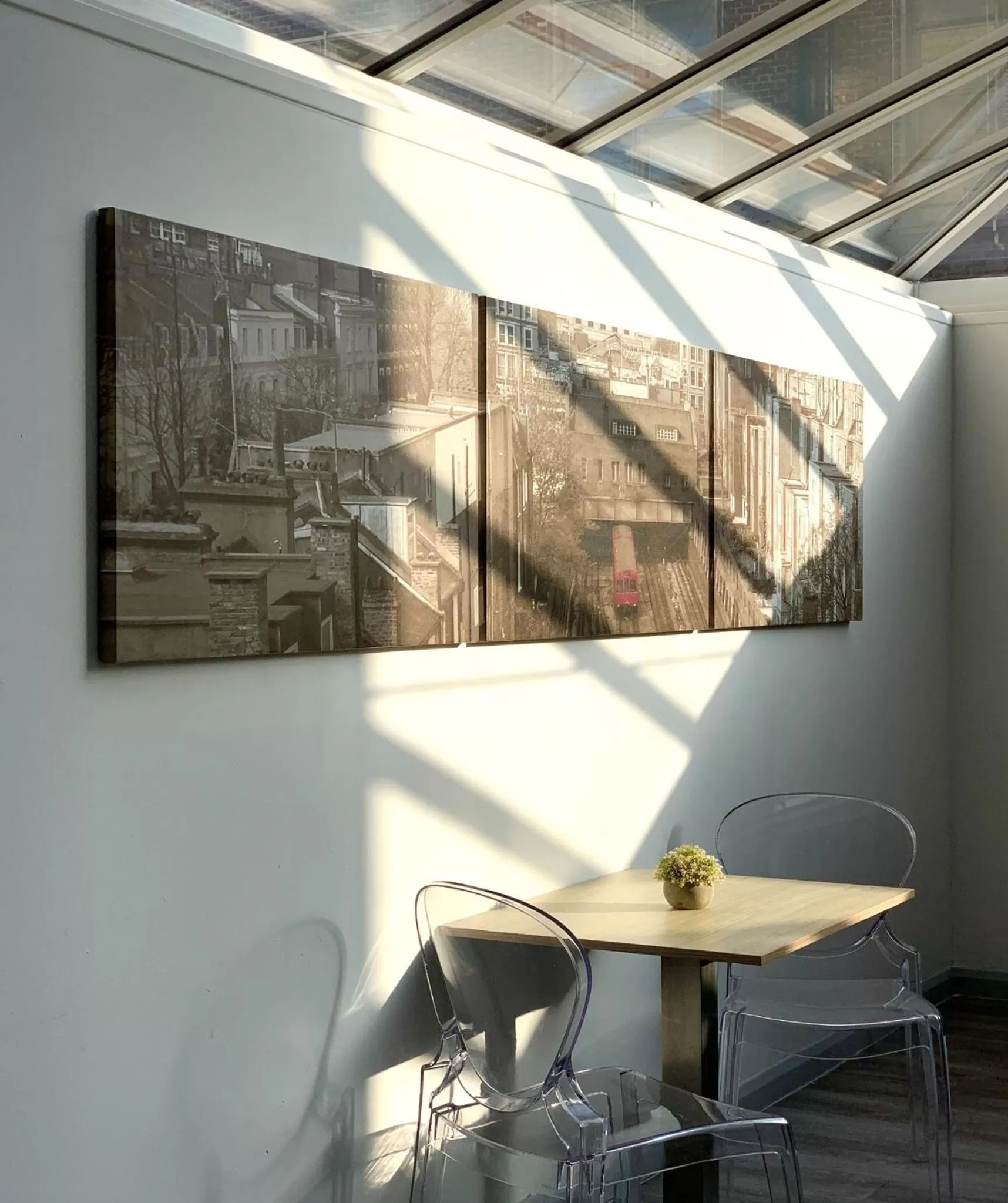 Restaurant/places to eat in Holiday Inn Express Earls Court, an IHG Hotel