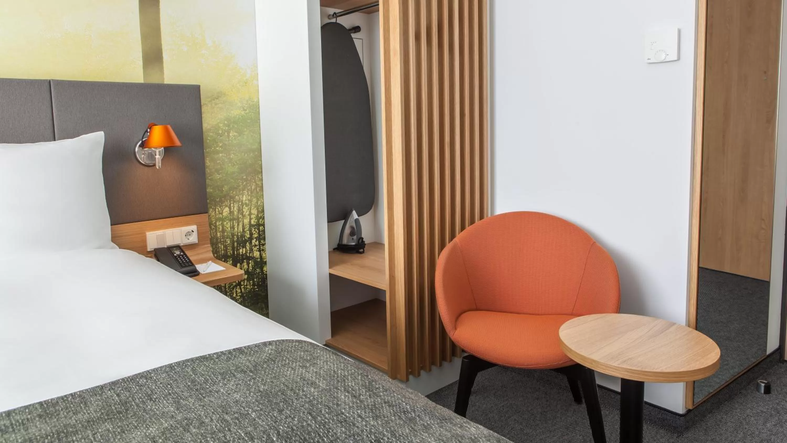 Photo of the whole room, Bed in Holiday Inn Munich - Leuchtenbergring by IHG
