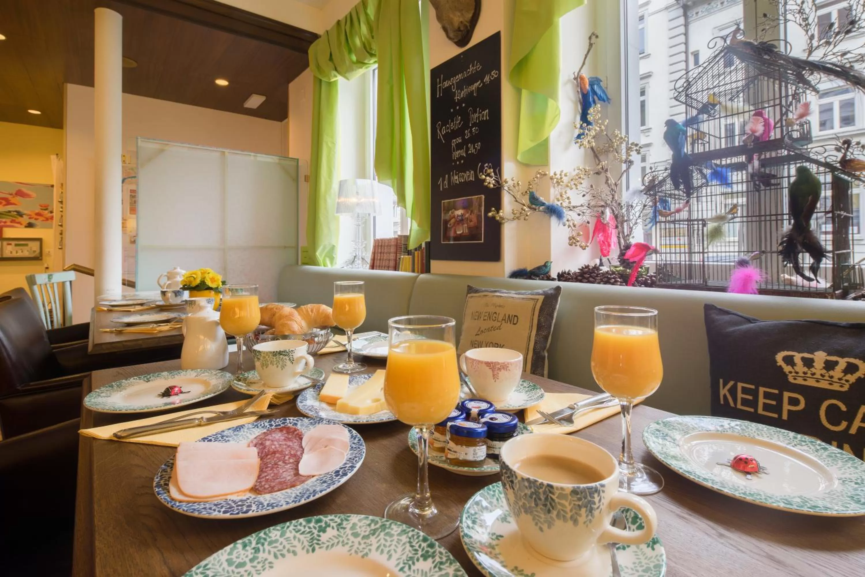 Restaurant/places to eat in Hotel Ambassador