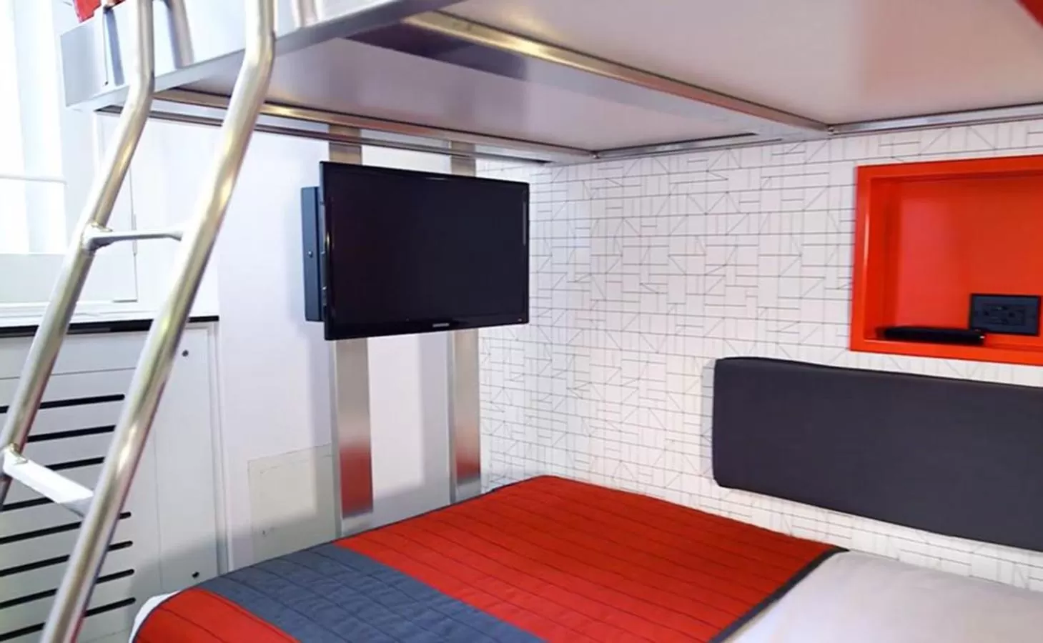 bunk bed, Bed in Pod 51