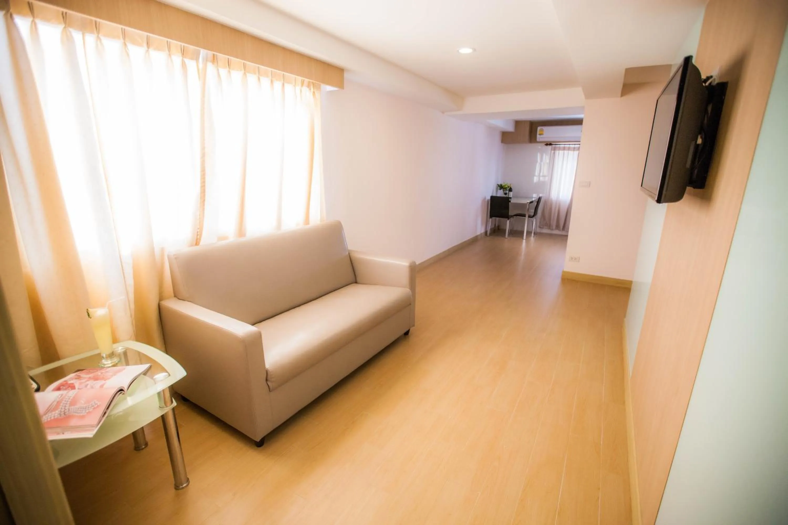 Living room in Golden City Rayong Hotel