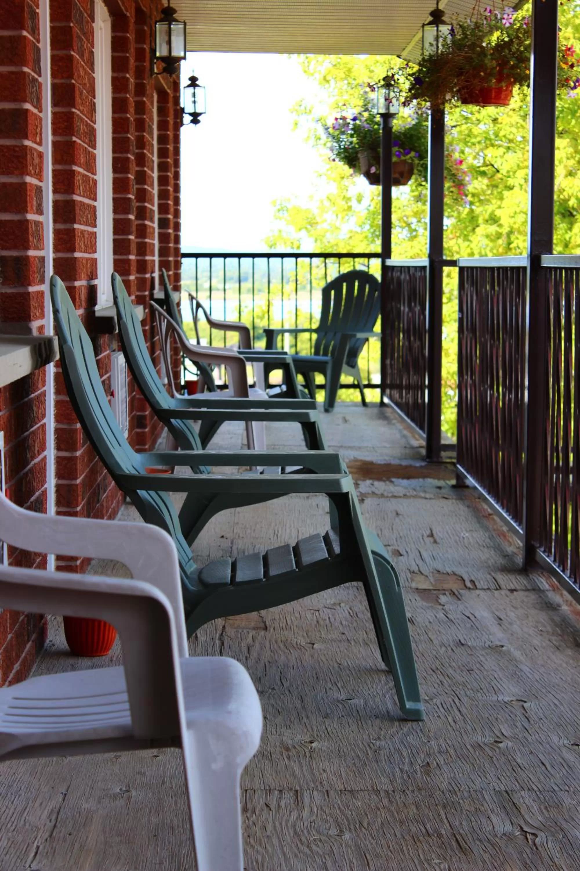 Day in Hawberry Motel