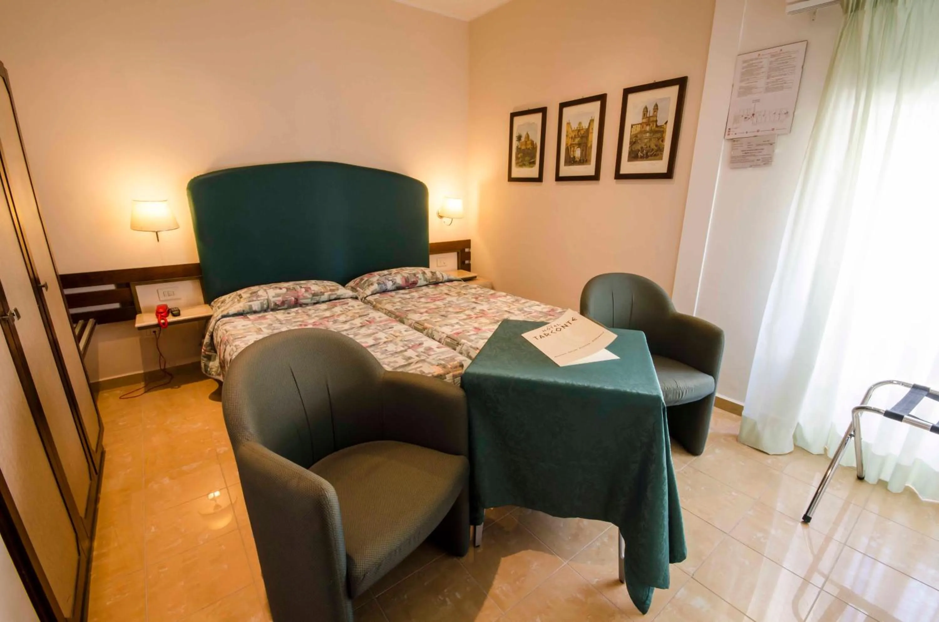 Photo of the whole room, Bed in Hotel Tarconte