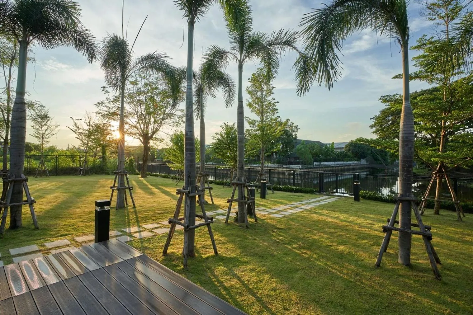 Garden in The Park Nine Hotel Suvarnabhumi - Free BKK Airport Shuttle