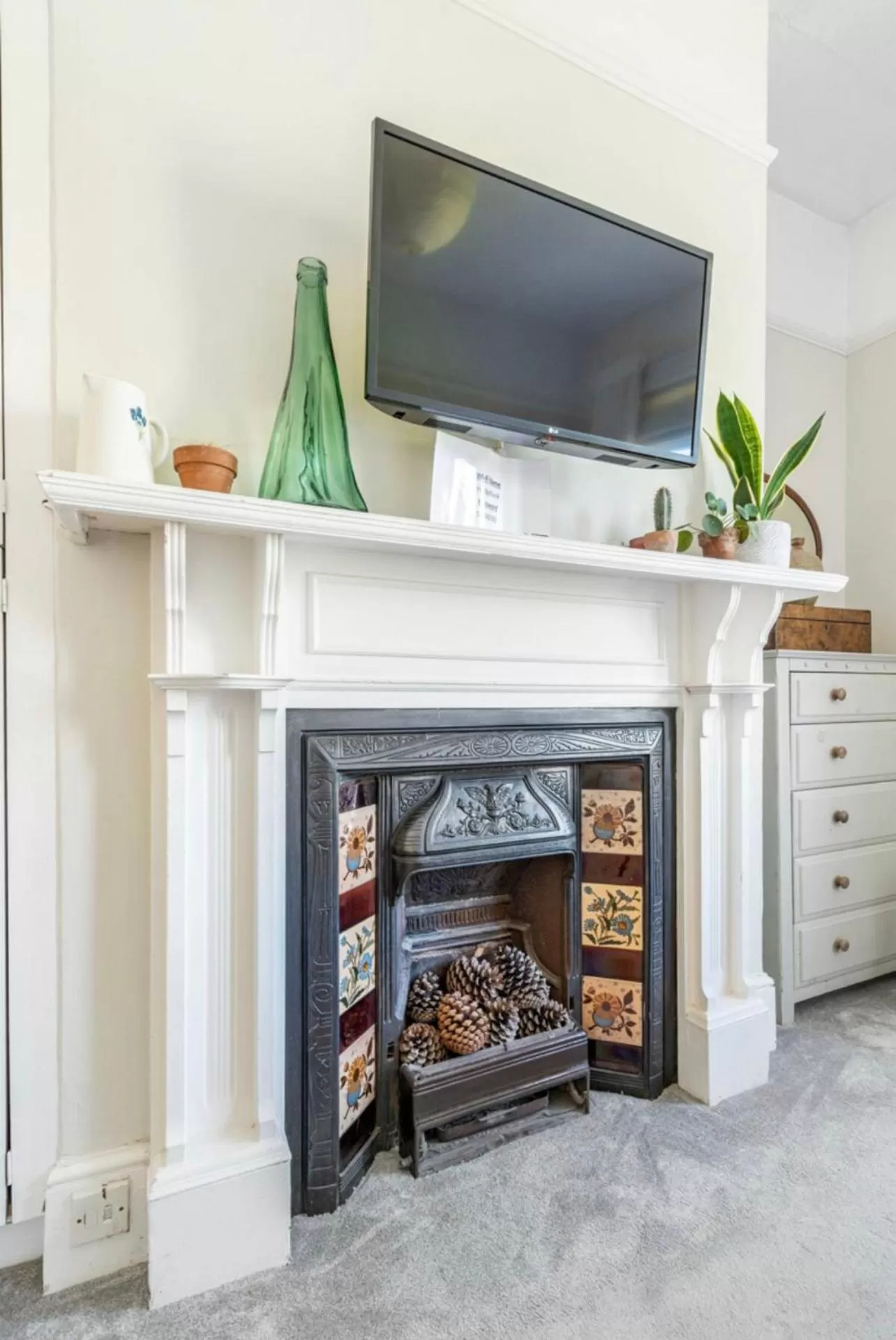 TV and multimedia, TV/Entertainment Center in Hedgebank