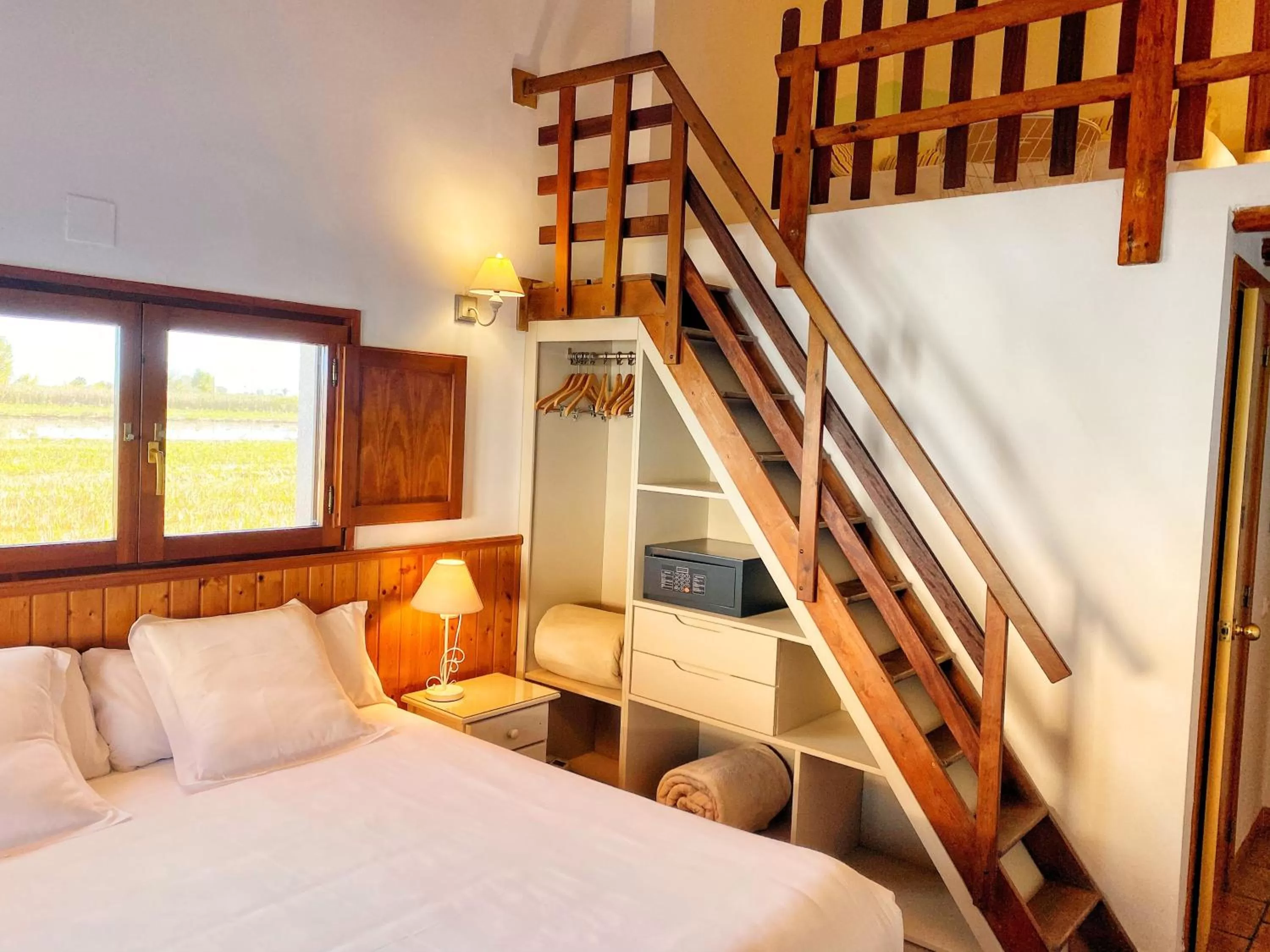 Bedroom, Bed in Delta Hotel