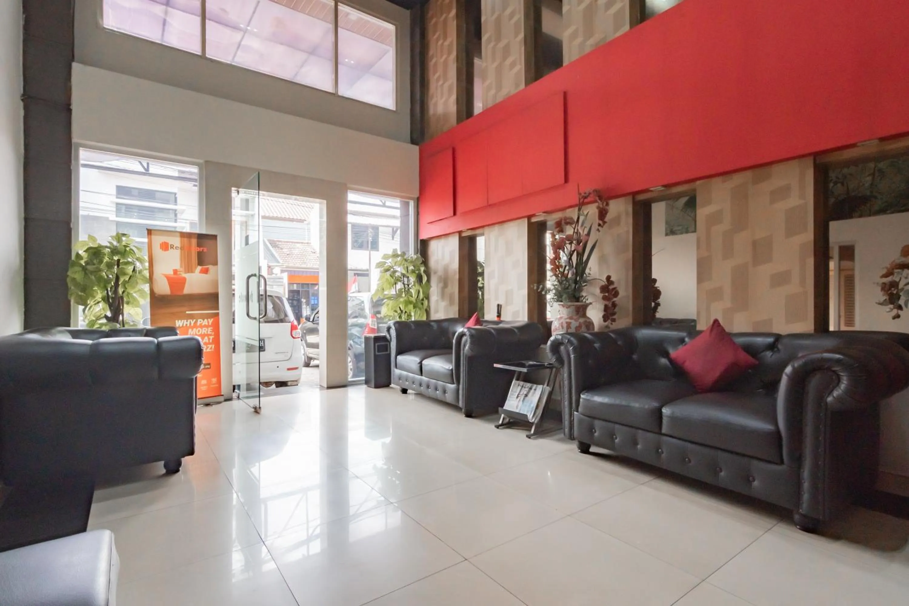 Lobby or reception in RedDoorz near Gedung Sate 2