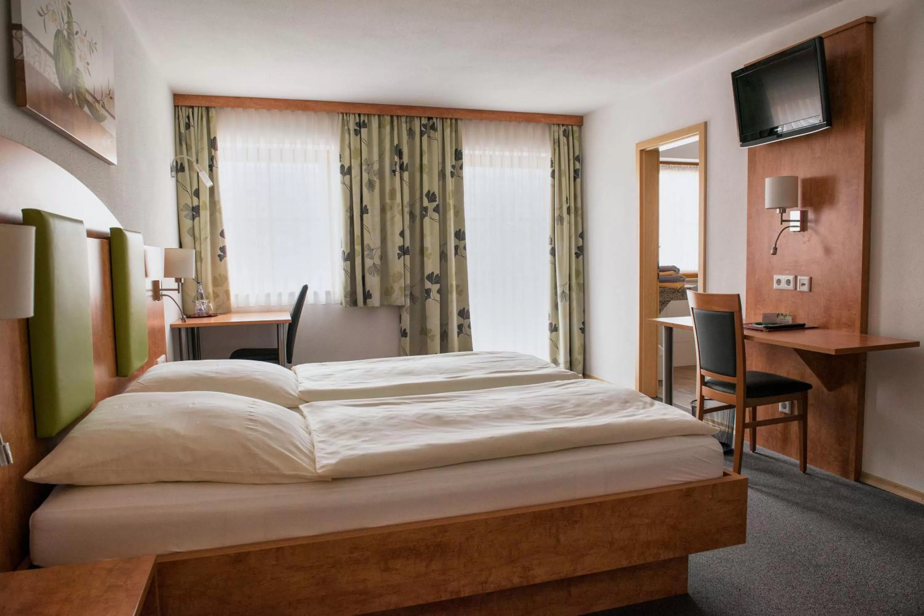 Photo of the whole room, Bed in Hotel garni Hopfengold