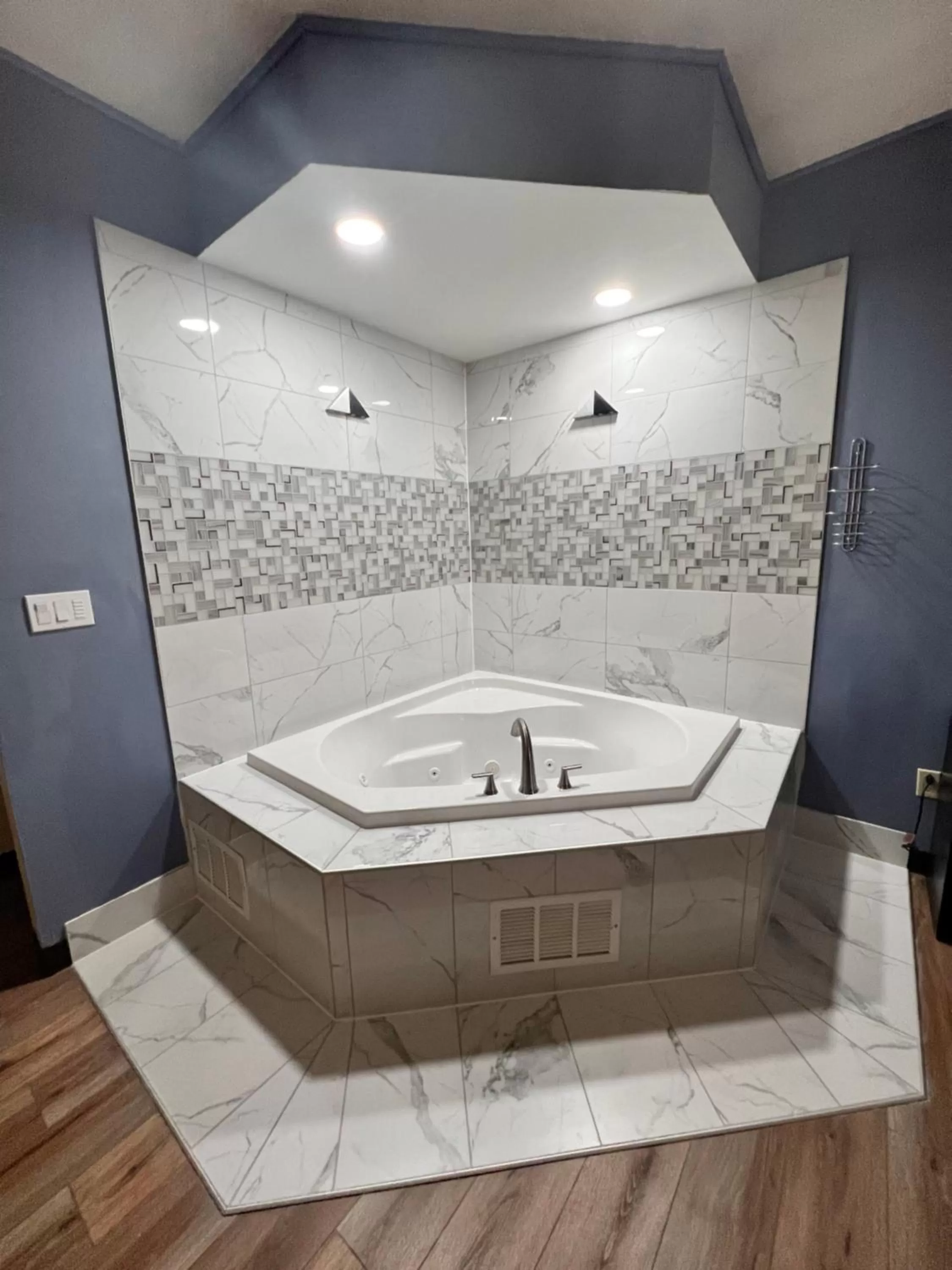 Hot Tub in Days Inn by Wyndham Mauldin/Greenville