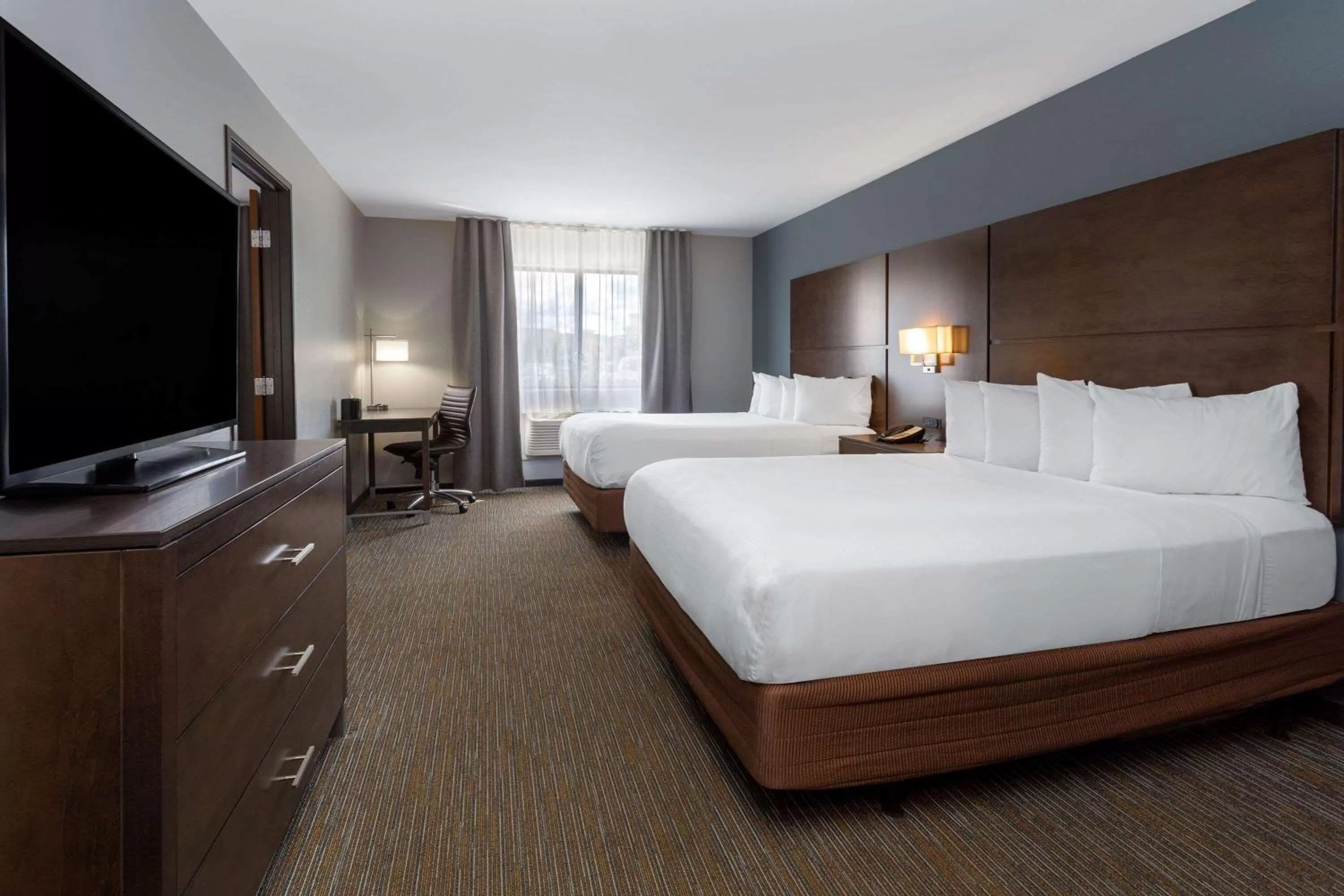 Photo of the whole room, Bed in Wingate by Wyndham Wisconsin Dells Waterpark