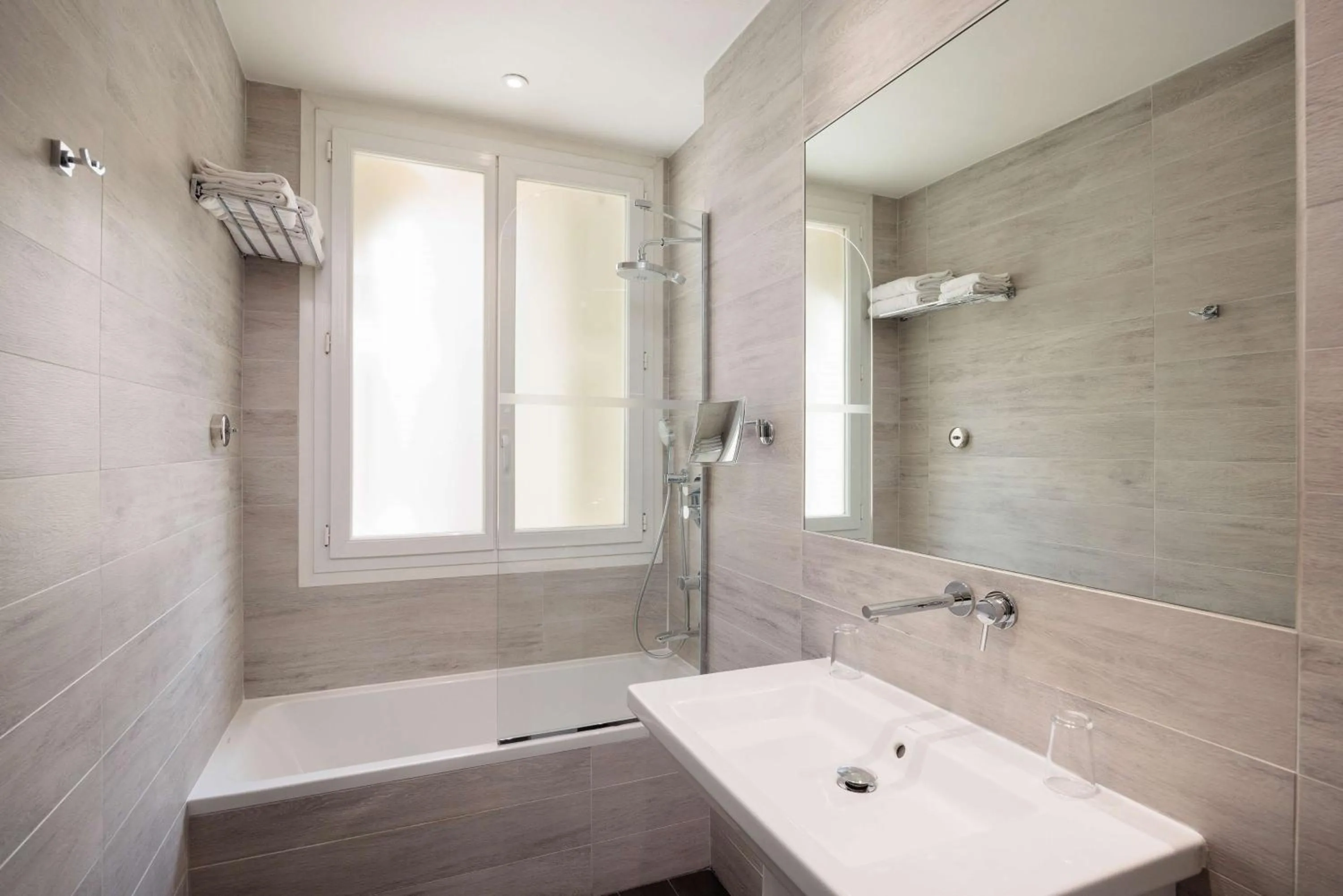 Bathroom in Best Western Plus Hôtel Massena Nice