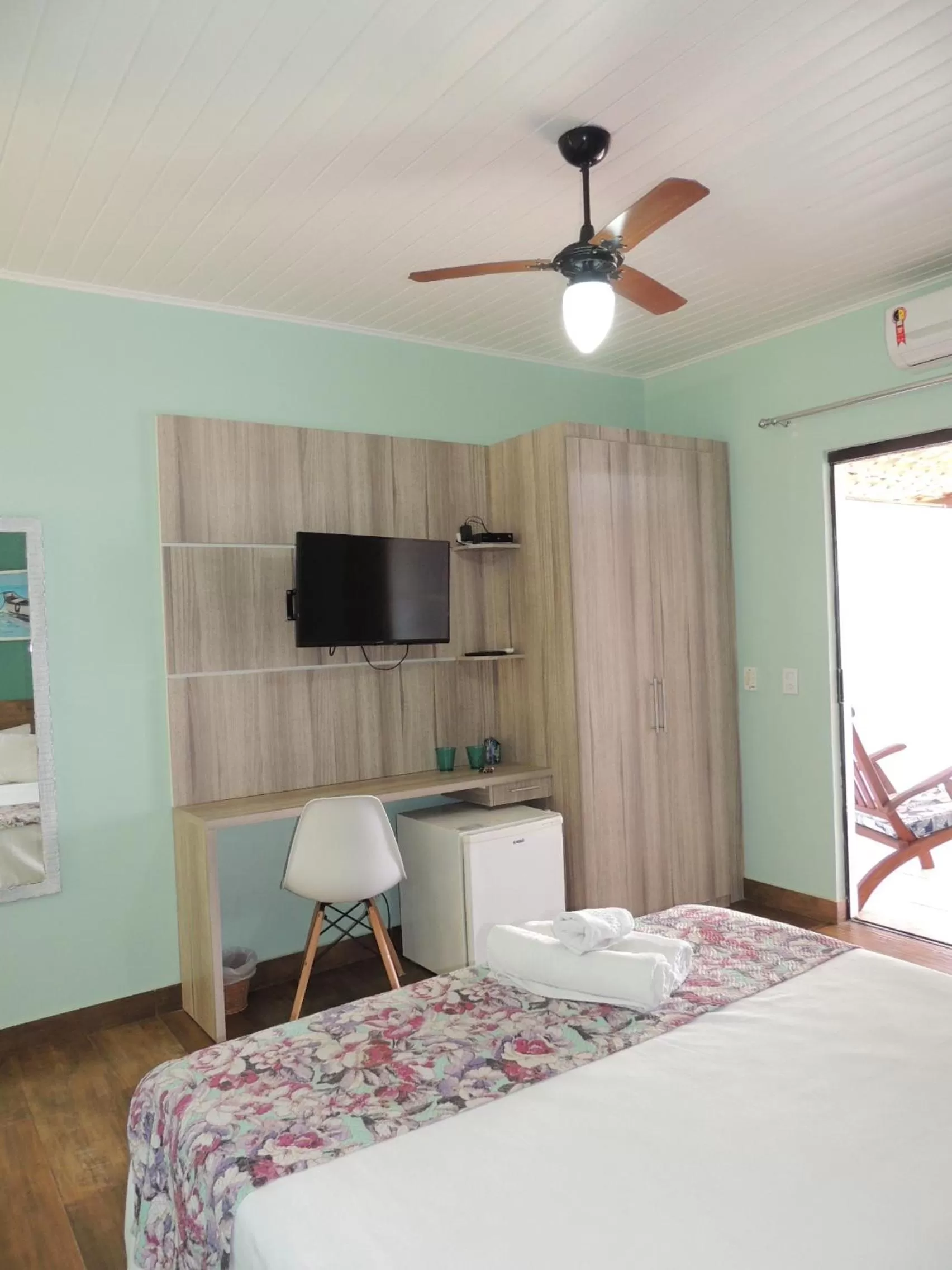 Photo of the whole room, Bed in Pousada Akaroa