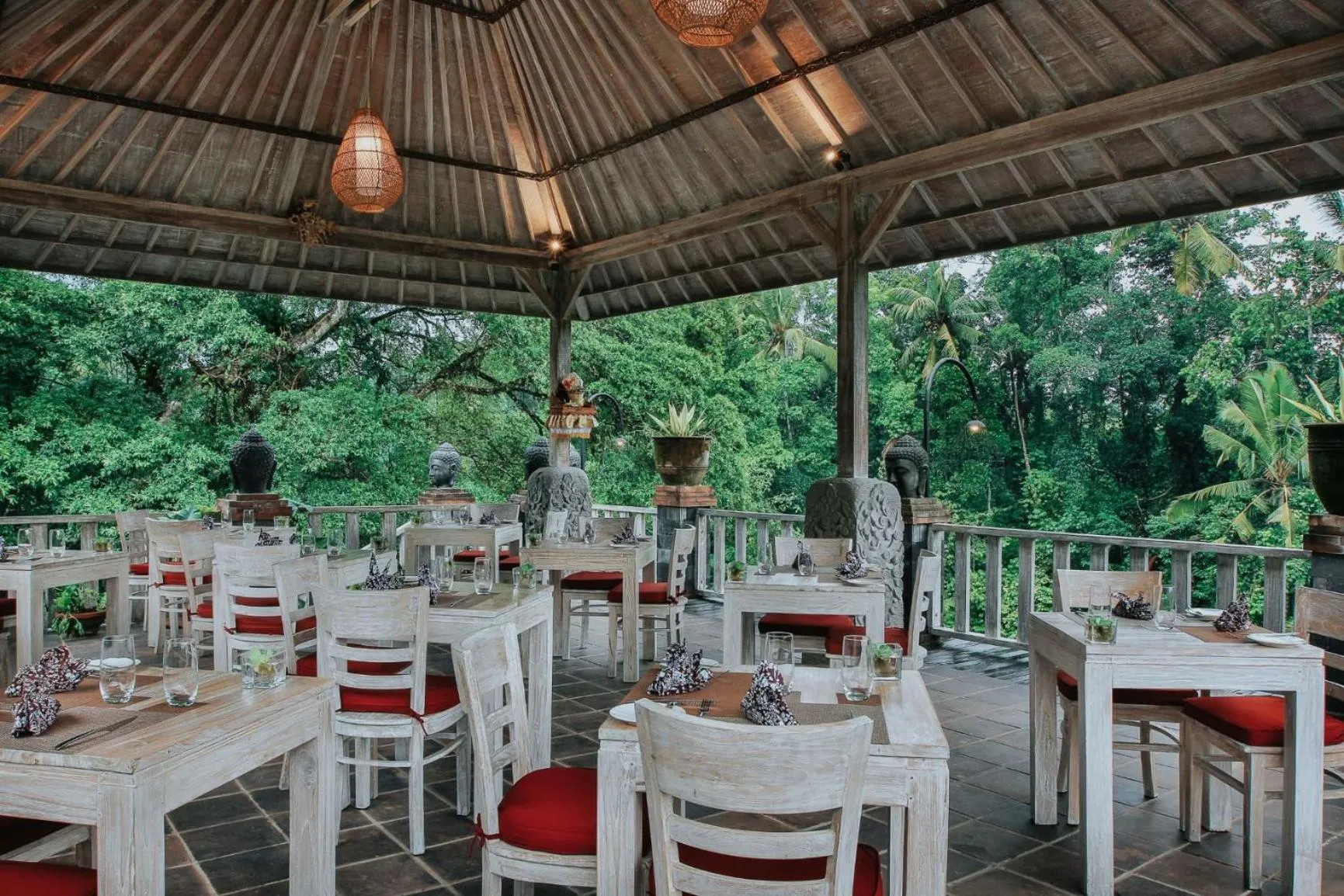 Restaurant/places to eat in Kawi Resort